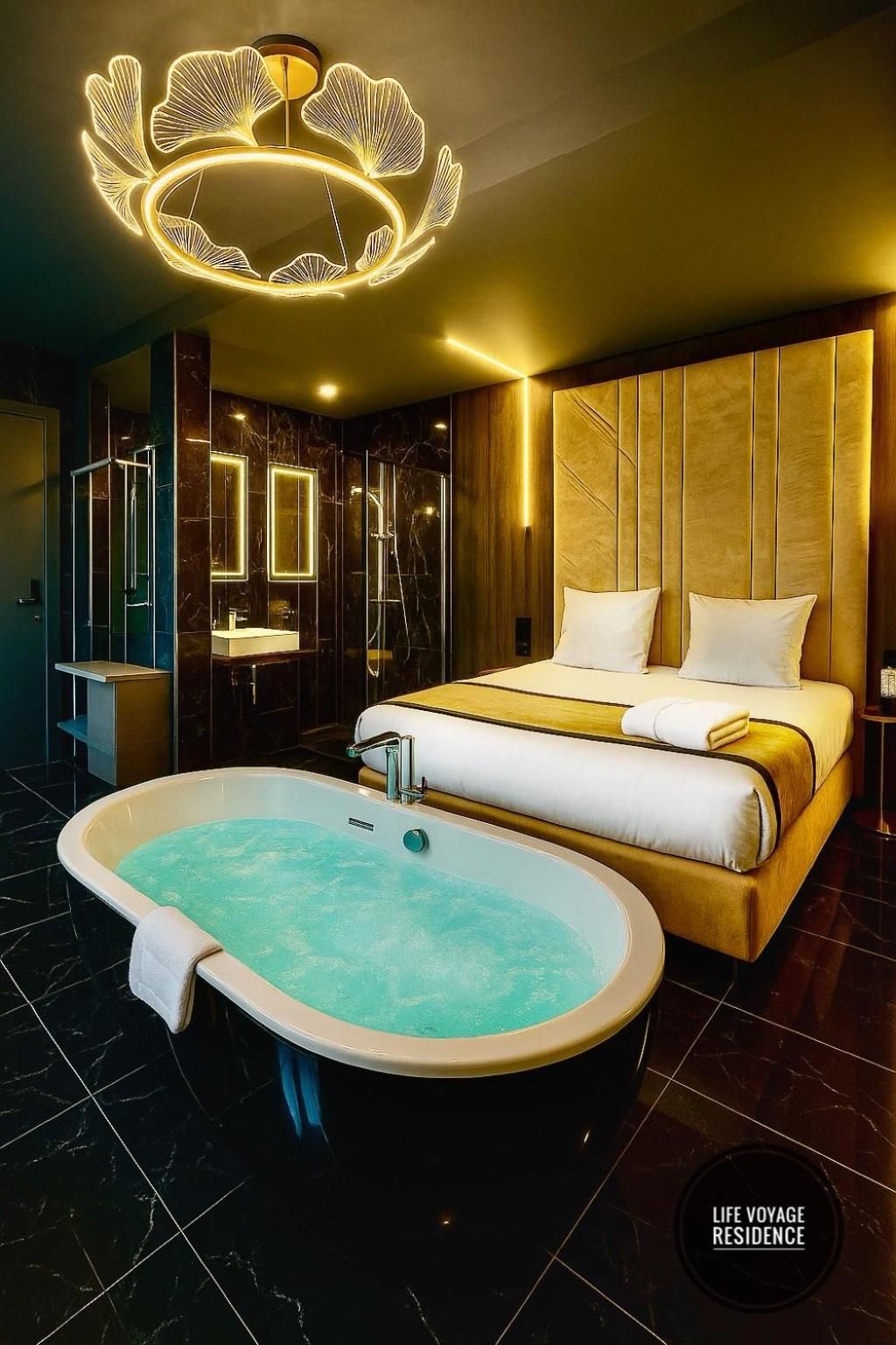 Deluxe Duplex - Private Sauna & Jacuzzi