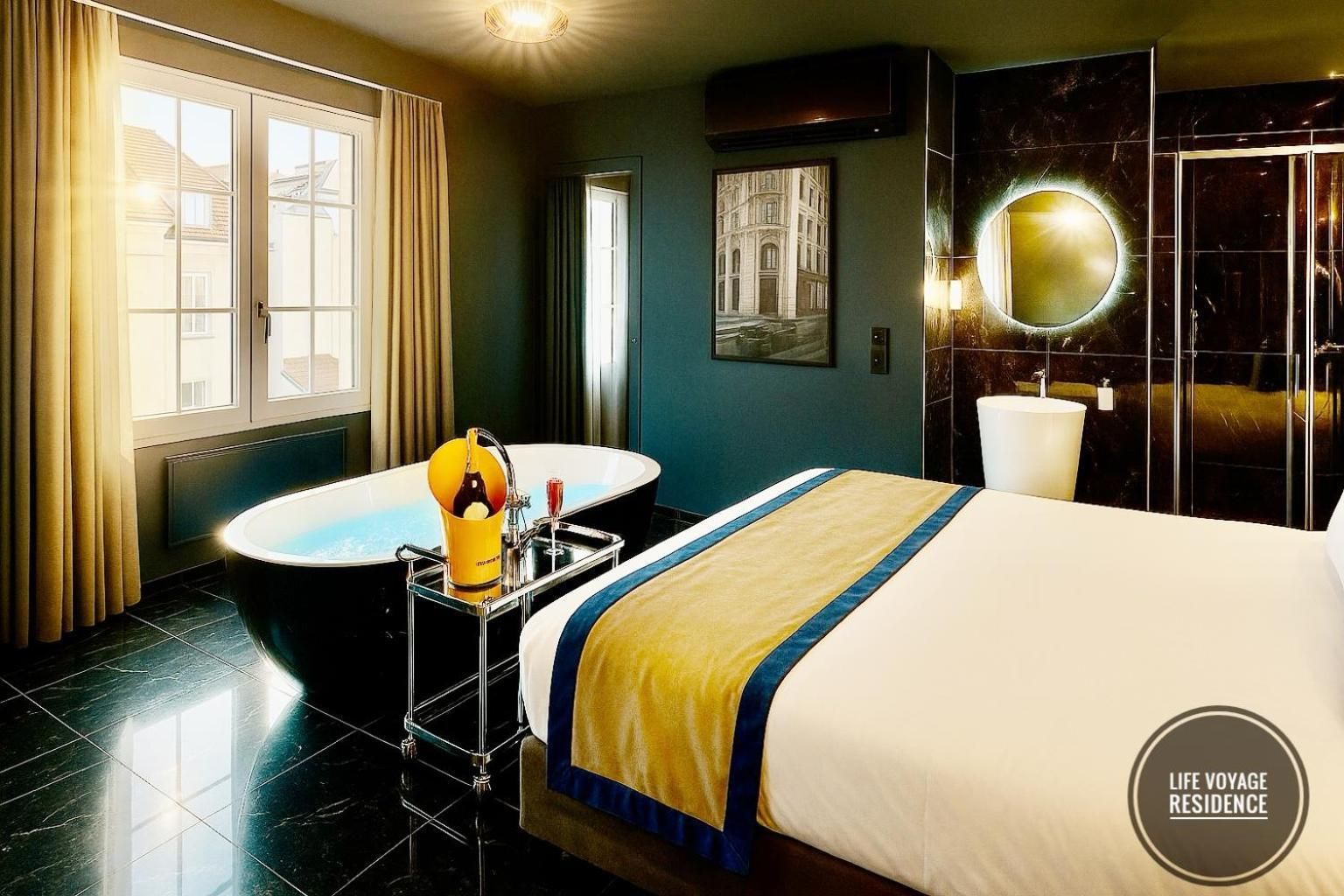 Deluxe Junior Suite - Private Whirlpool Bath