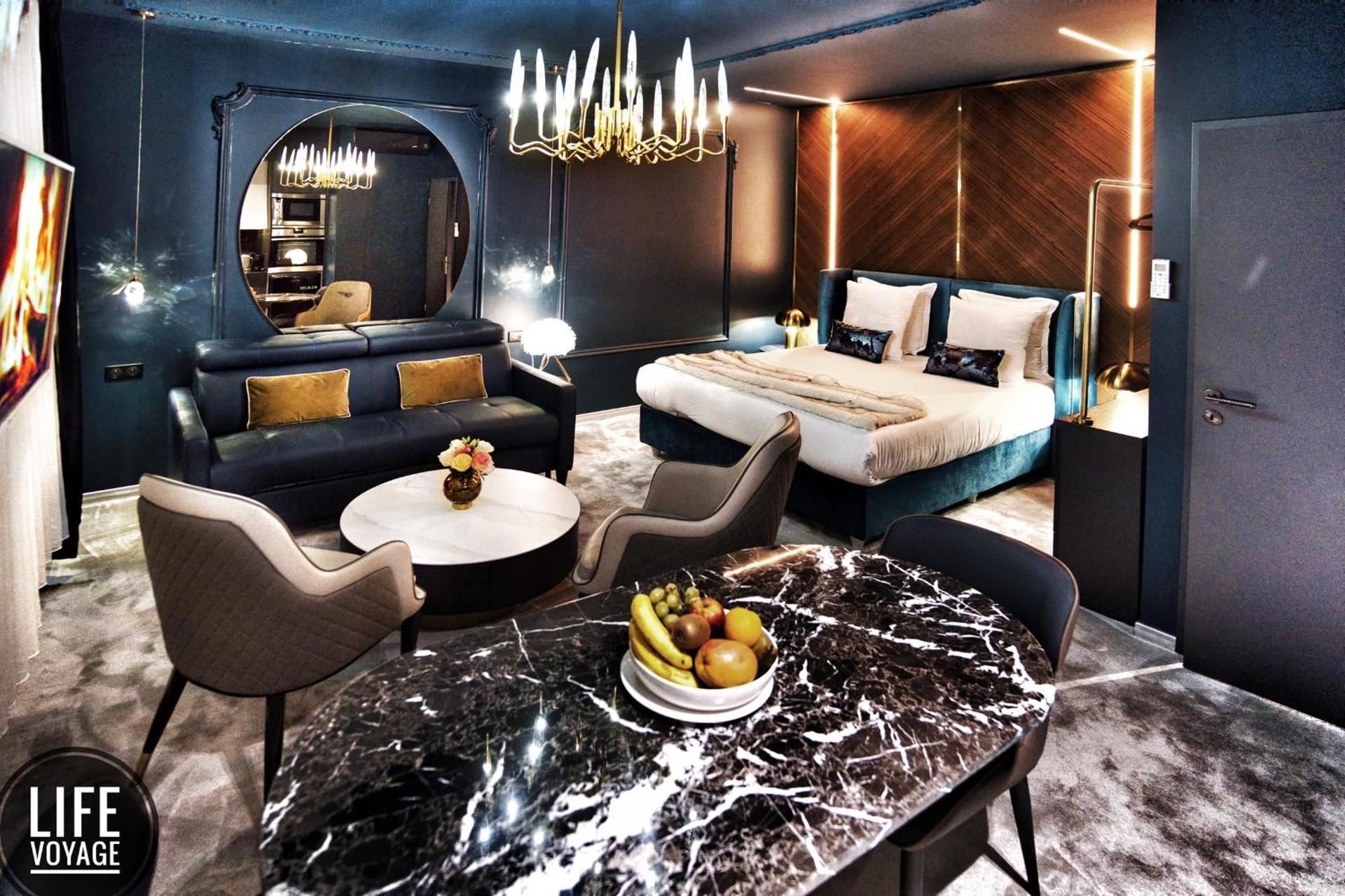 Suite Deluxe - Private Sauna & Jacuzzi with Balcony