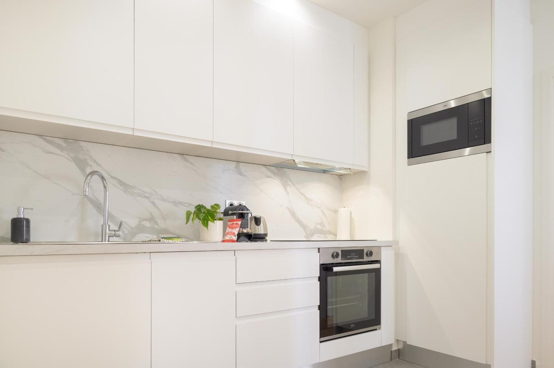 One-Bedroom Apartment - Broglie 4