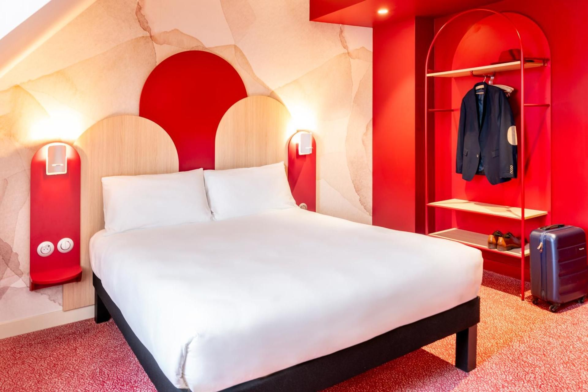 Comfort room with 1 queen-size bed and 1 convertible chair