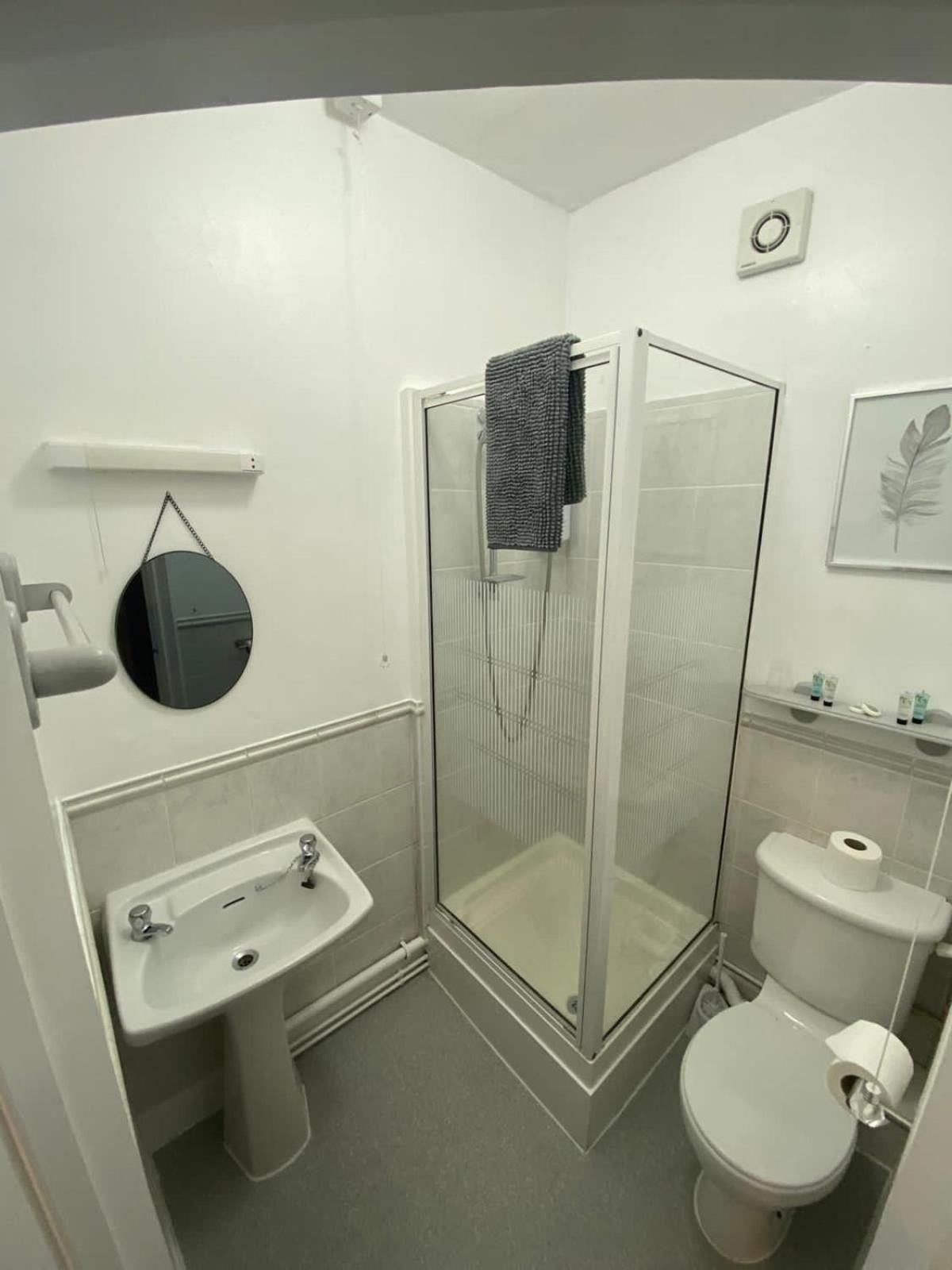 Twin Room with Shower