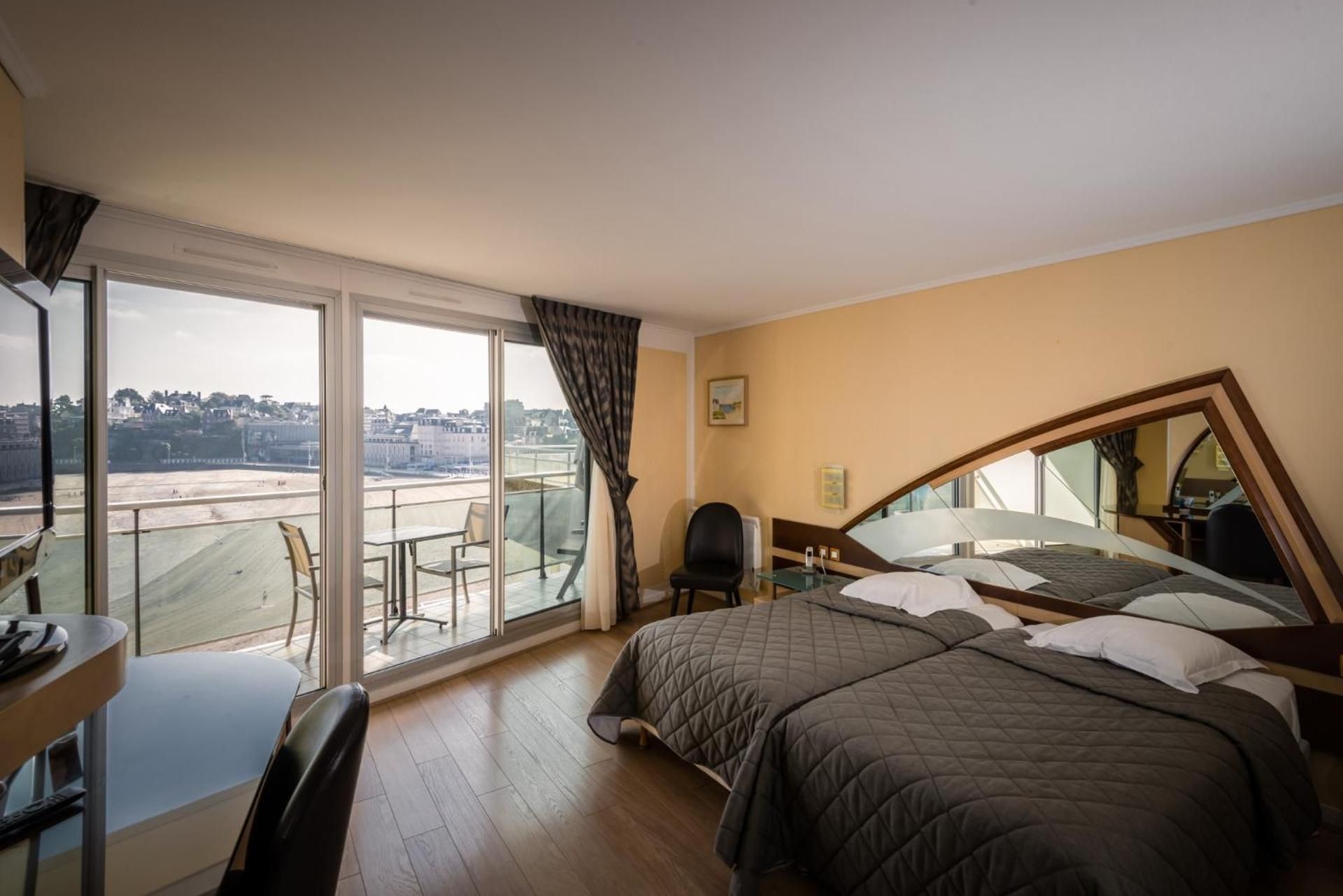 Waterfront Superior Queen Room with Terrace - Non-Smoking