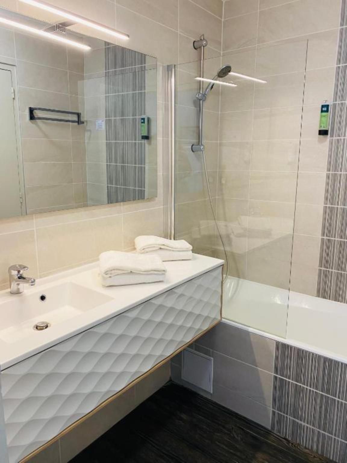 1 Queen Bed,Non smoking,Superior Room,Terrance,Water Front,Courtesy Tray