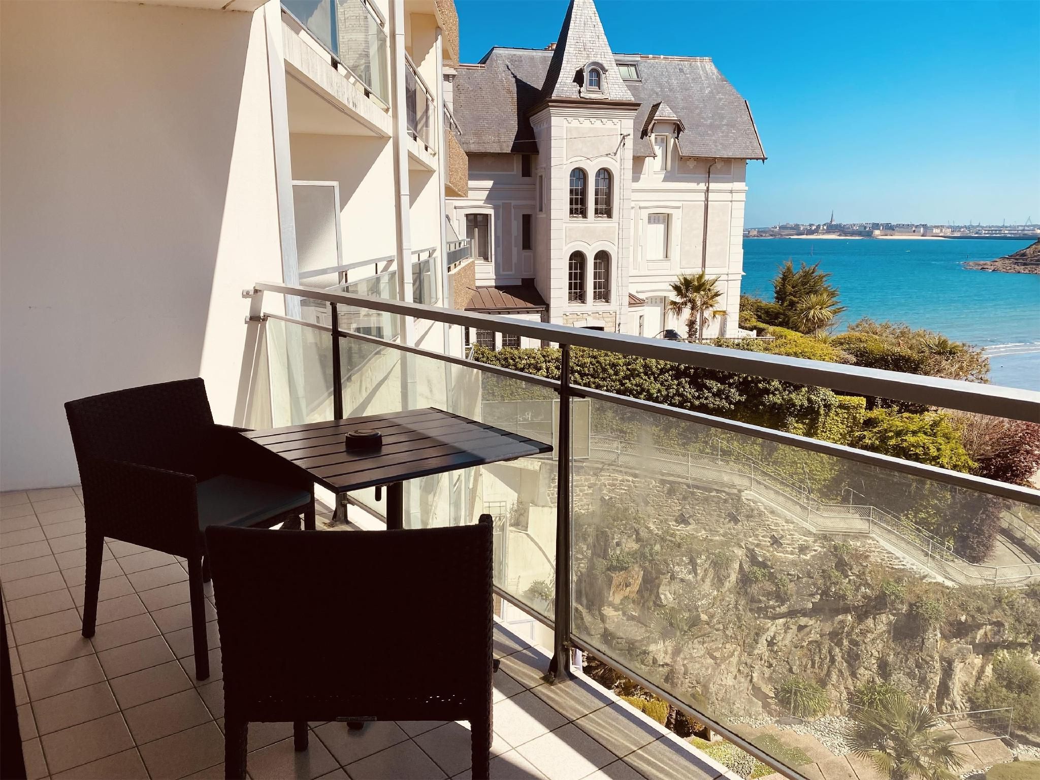 1 Queen Bed,Non smoking,Superior Room,Terrance,Water Front,Courtesy Tray