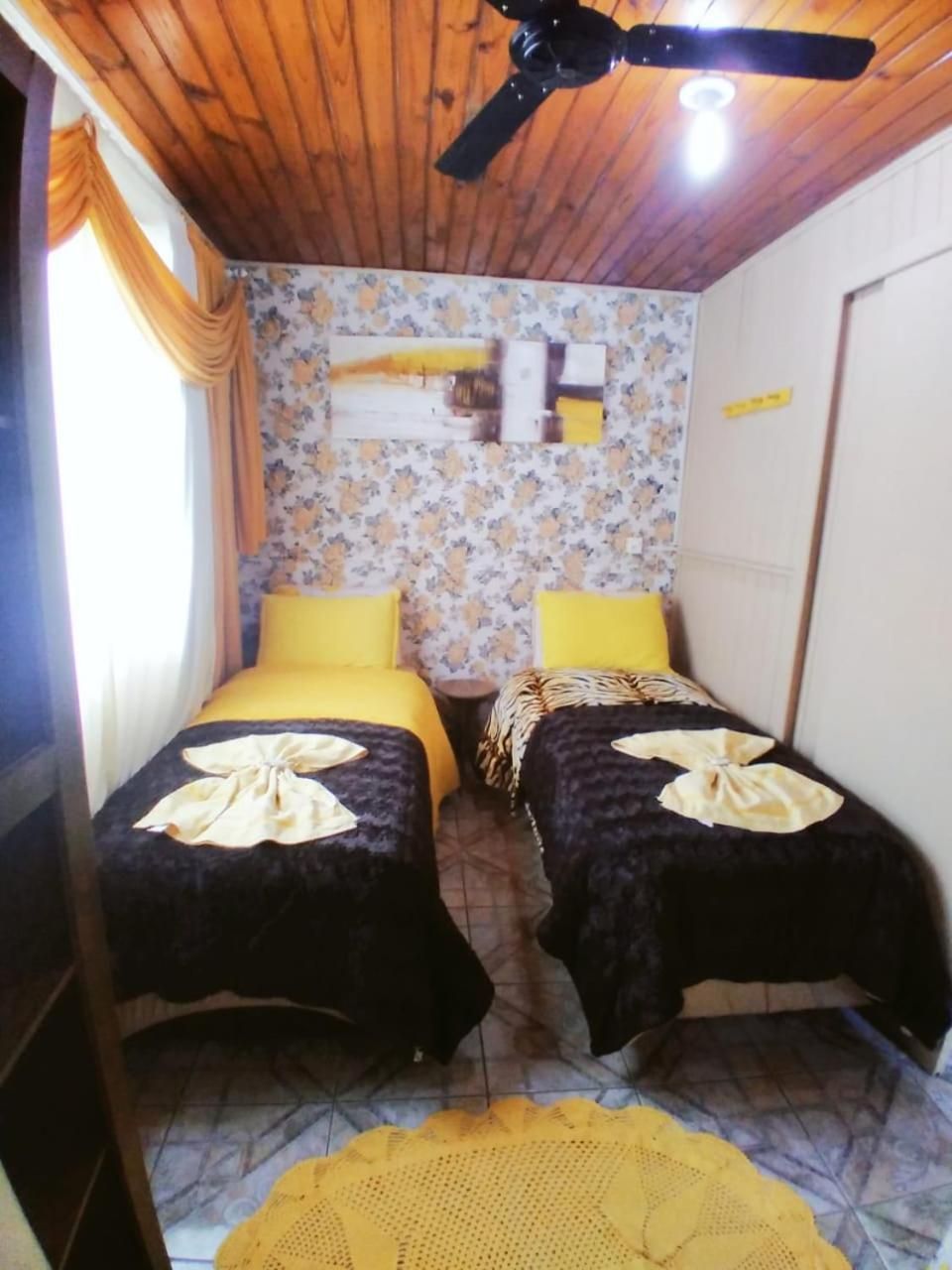 Standard Twin Room with Shared Bathroom
