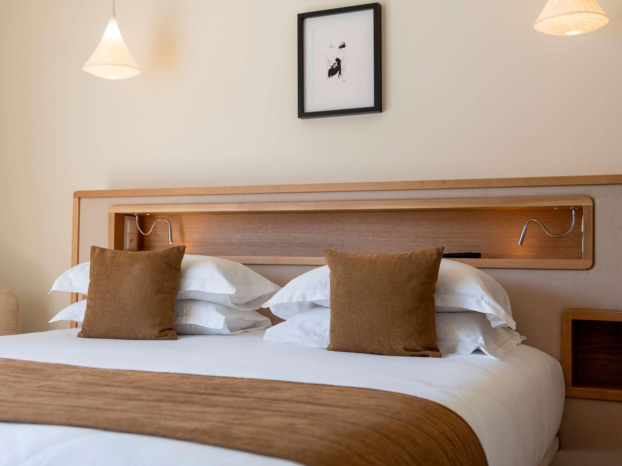 CLASSIC ROOM with a double bed or 2 single size beds, pool view