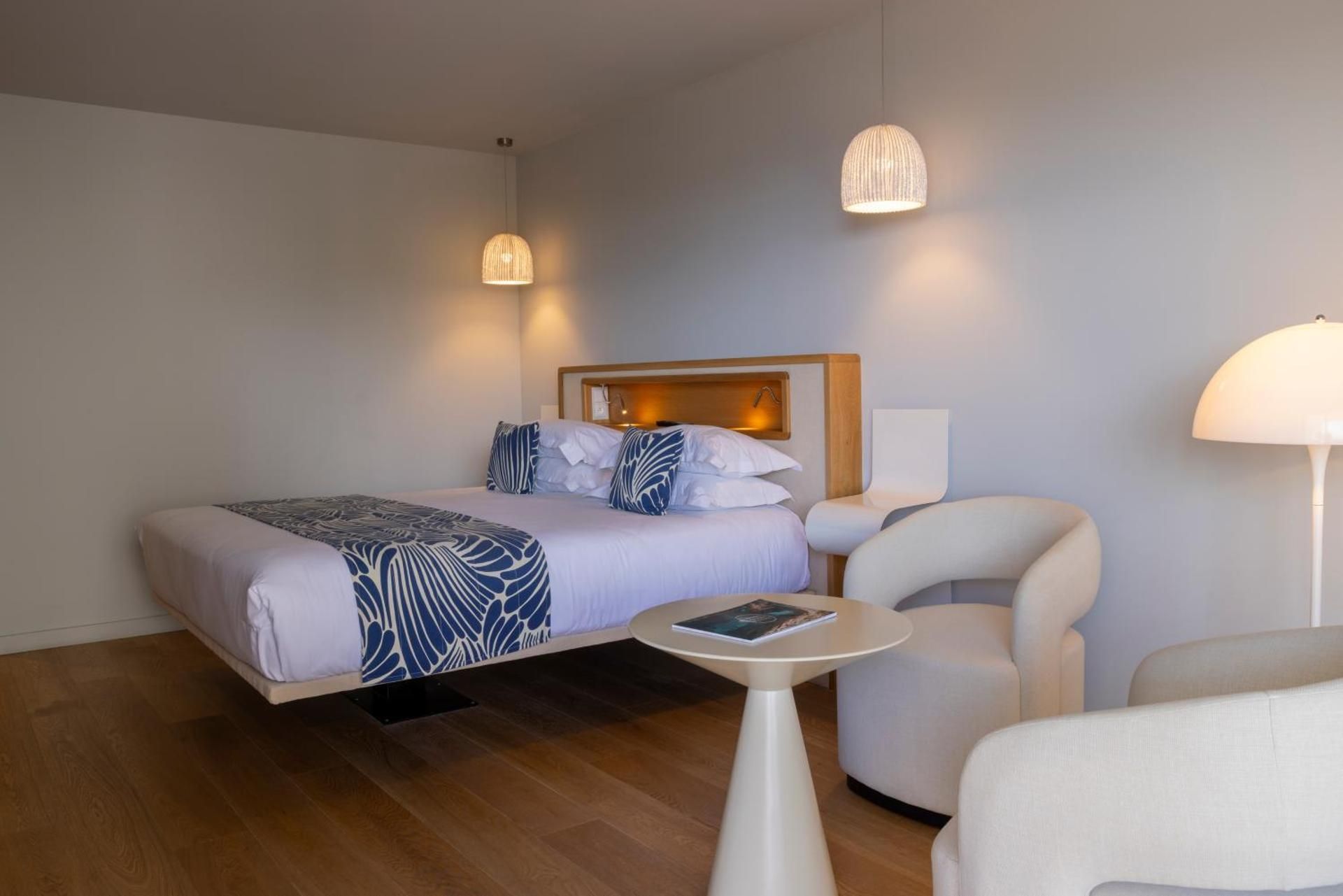 Junior Suite Double or Twin Suite with Sea and Pool View