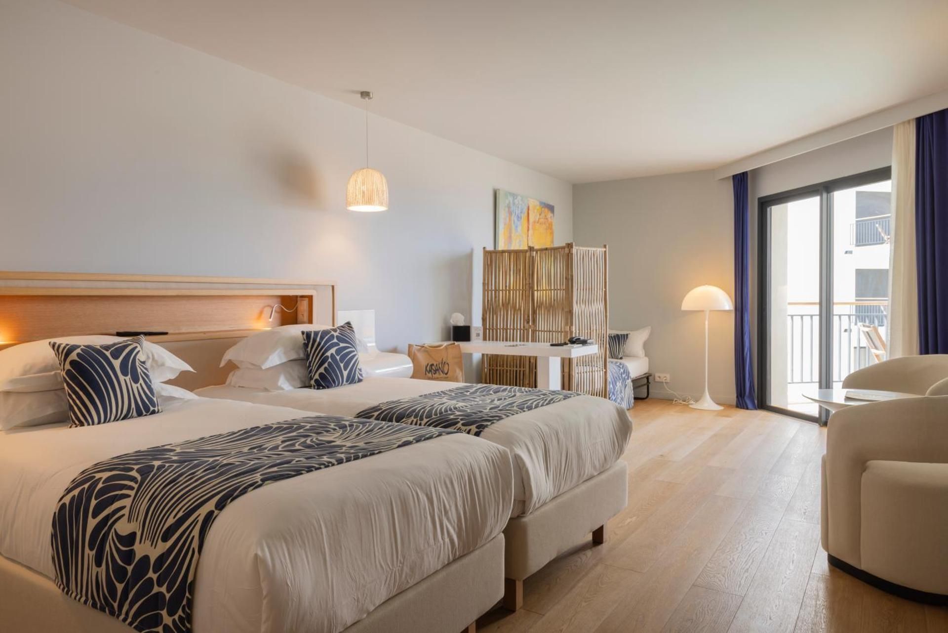Superior Double or Twin Suite and Sea and Pool View