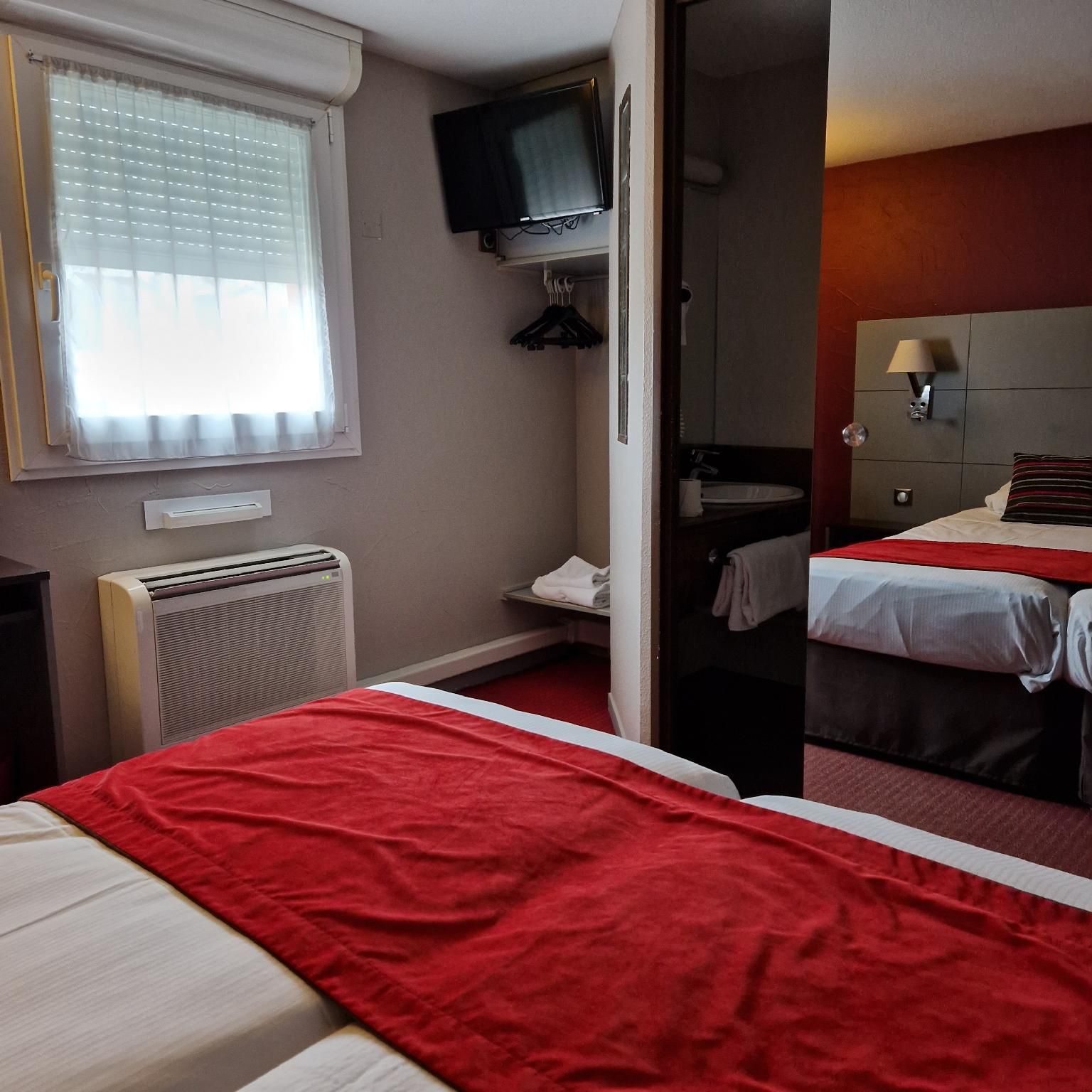 2 Single Beds