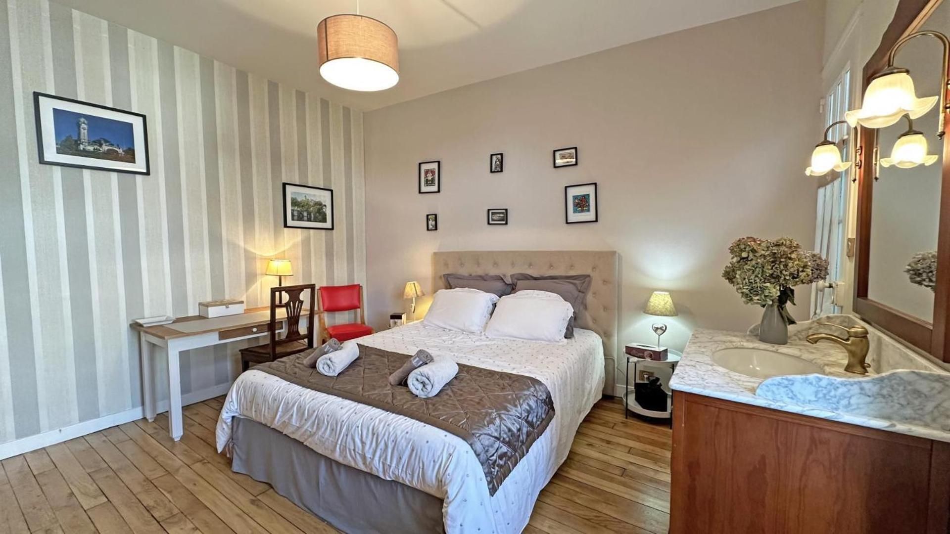 Deluxe Room 1
