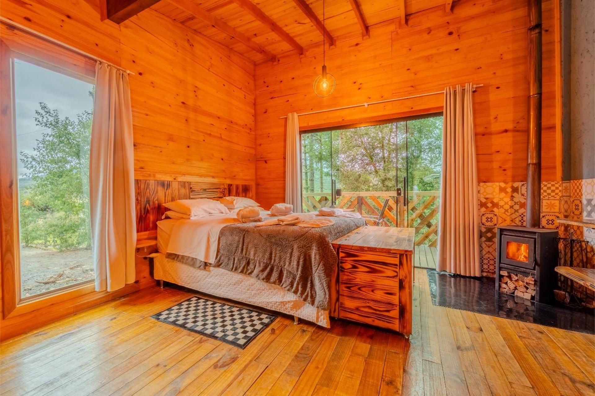 Chalet with Mountain and Lake View
