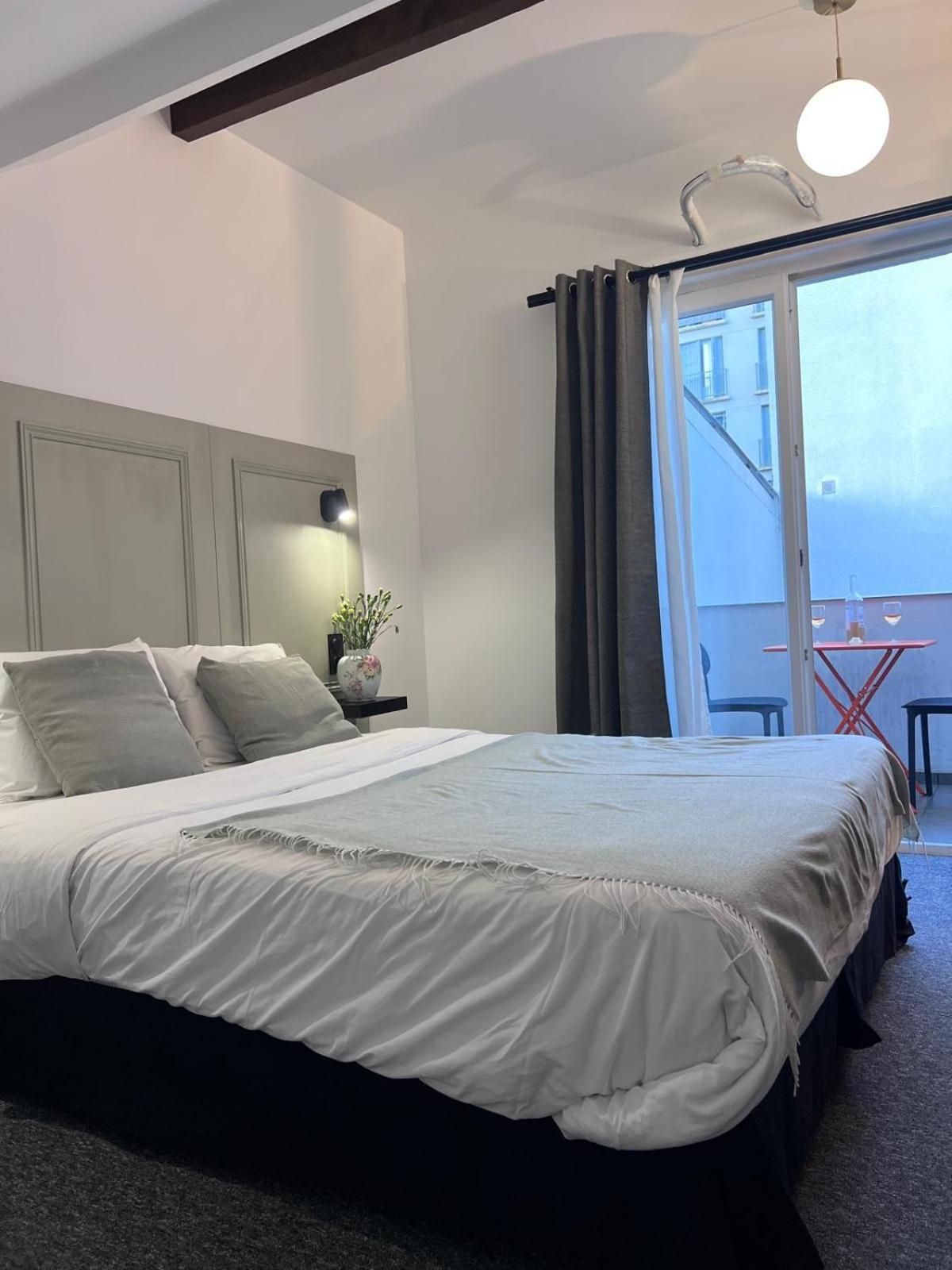 One-Bedroom Apartment with Balcony