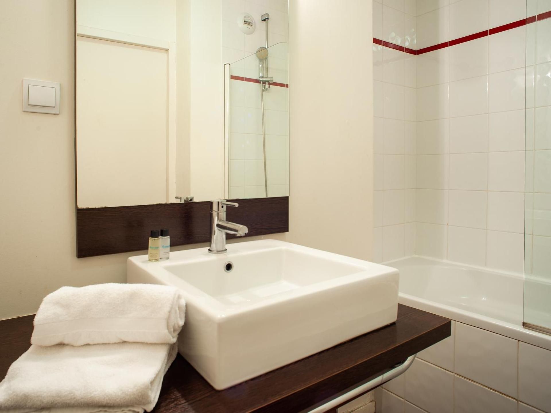 One-Bedroom Apartment (4 Adults)