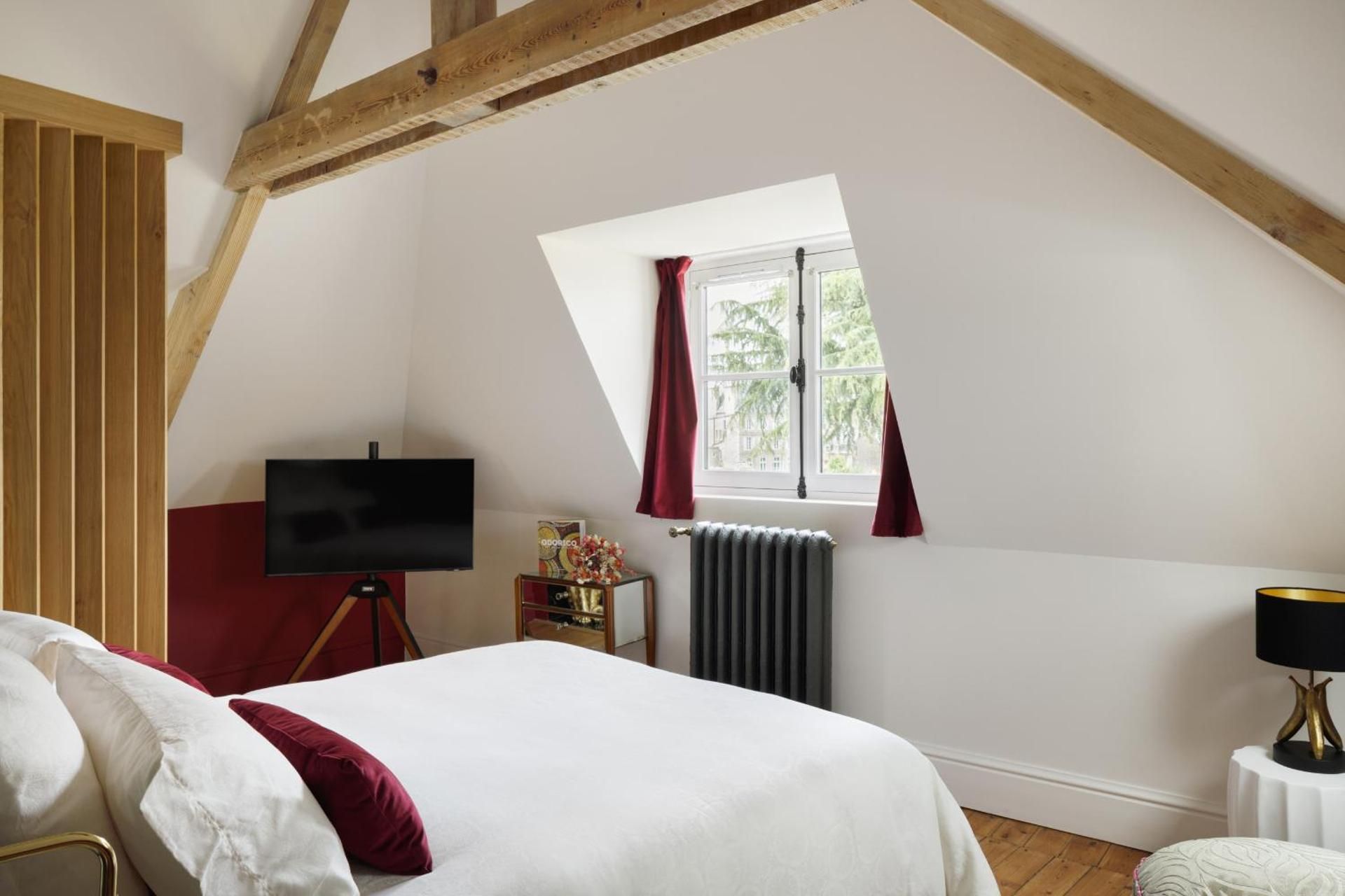 Queen Room with Garden View