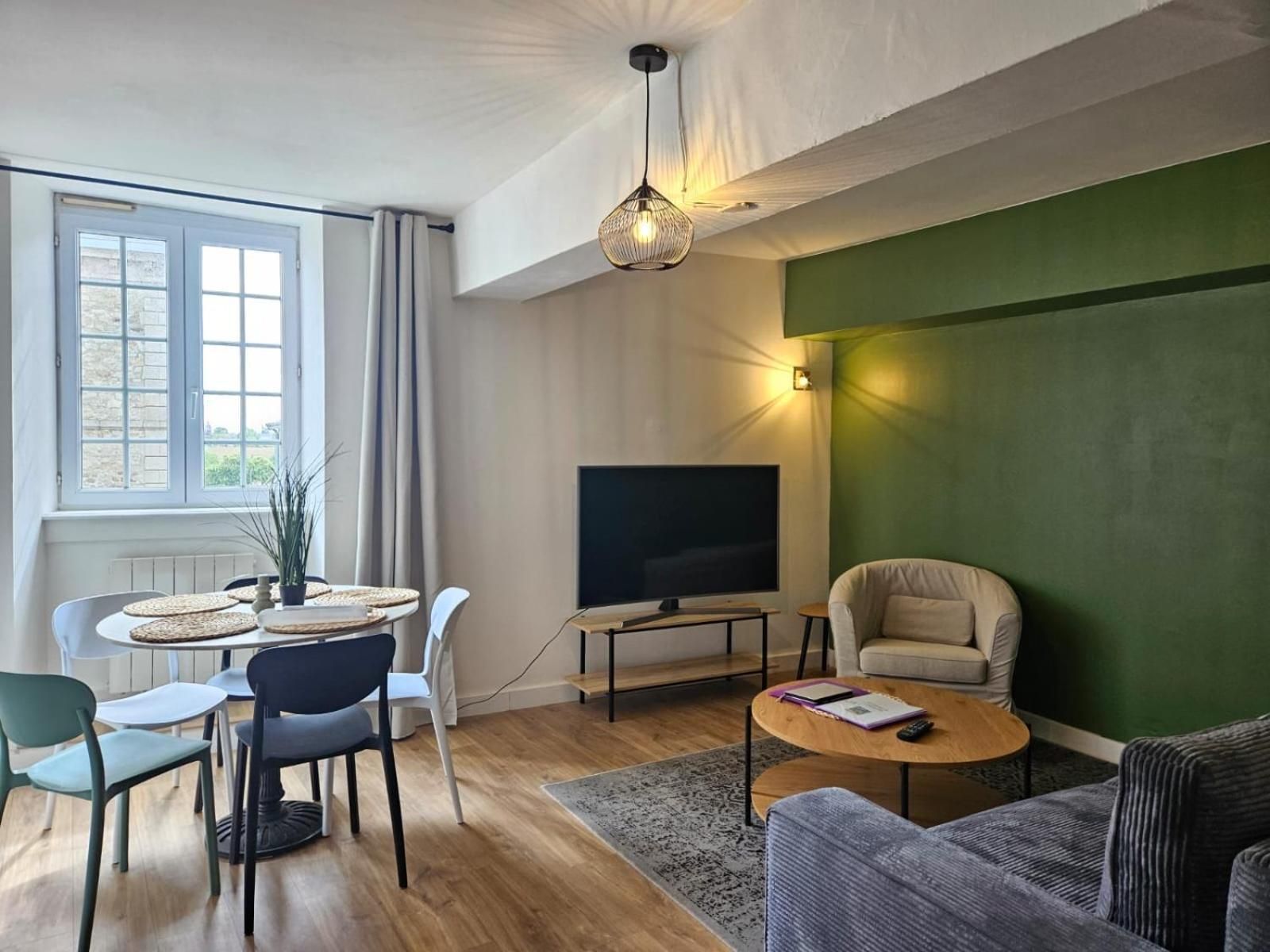 One-Bedroom Apartment With City View