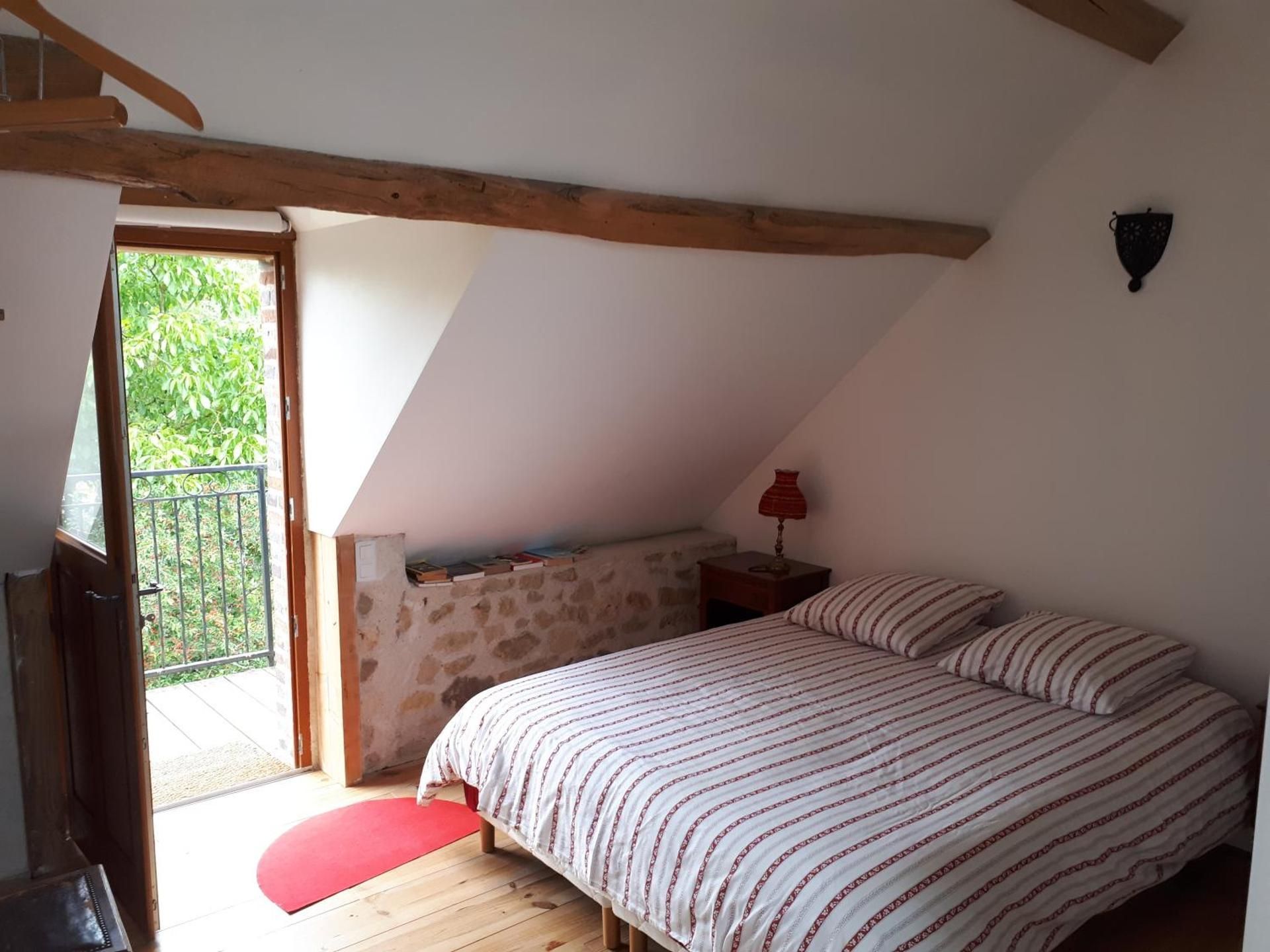 Deluxe Room (2 Adults + 1 Child)