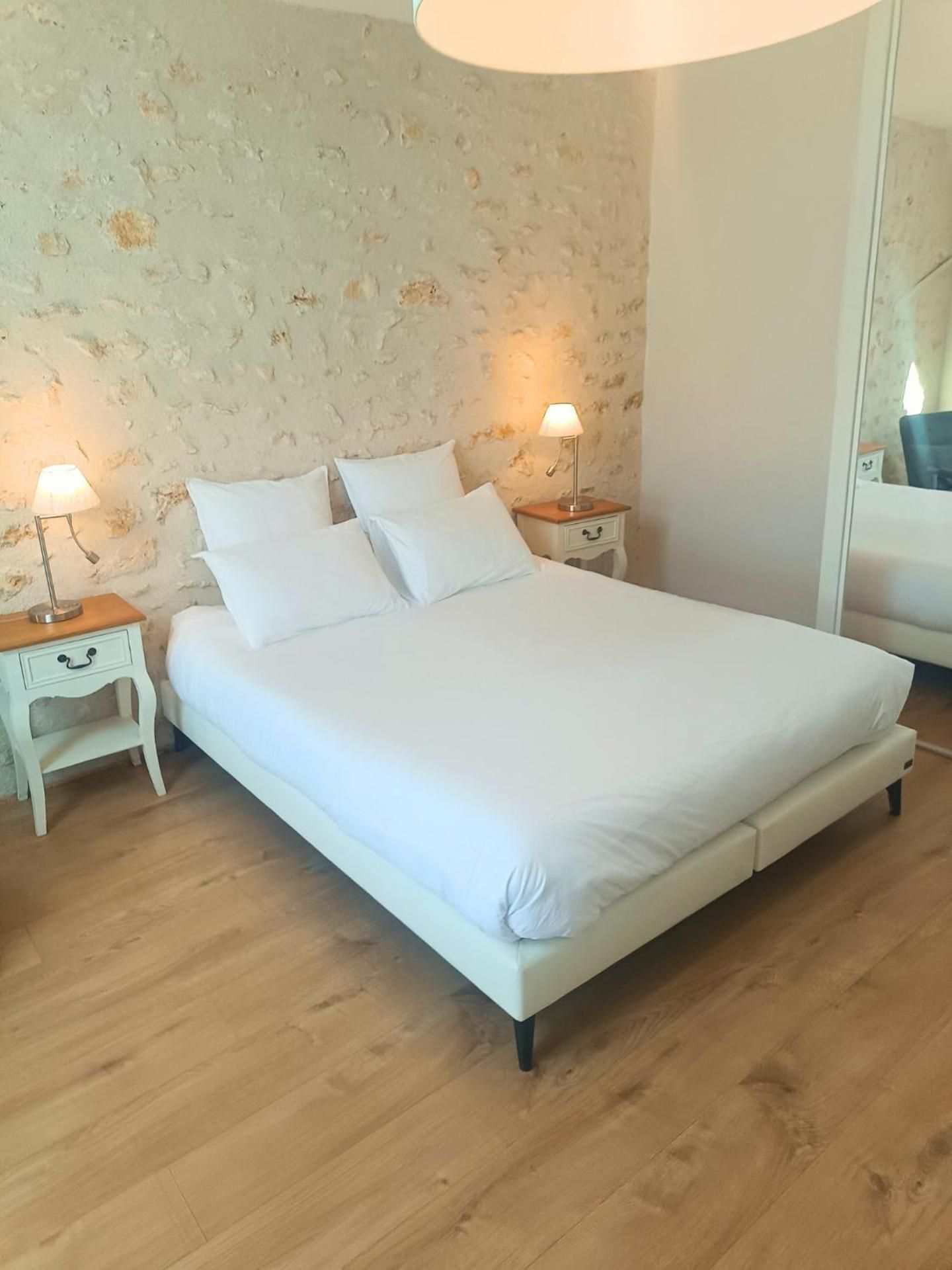 Chambre d'hotes Le Domaine des Hirondelles Triple Room with Bath 2