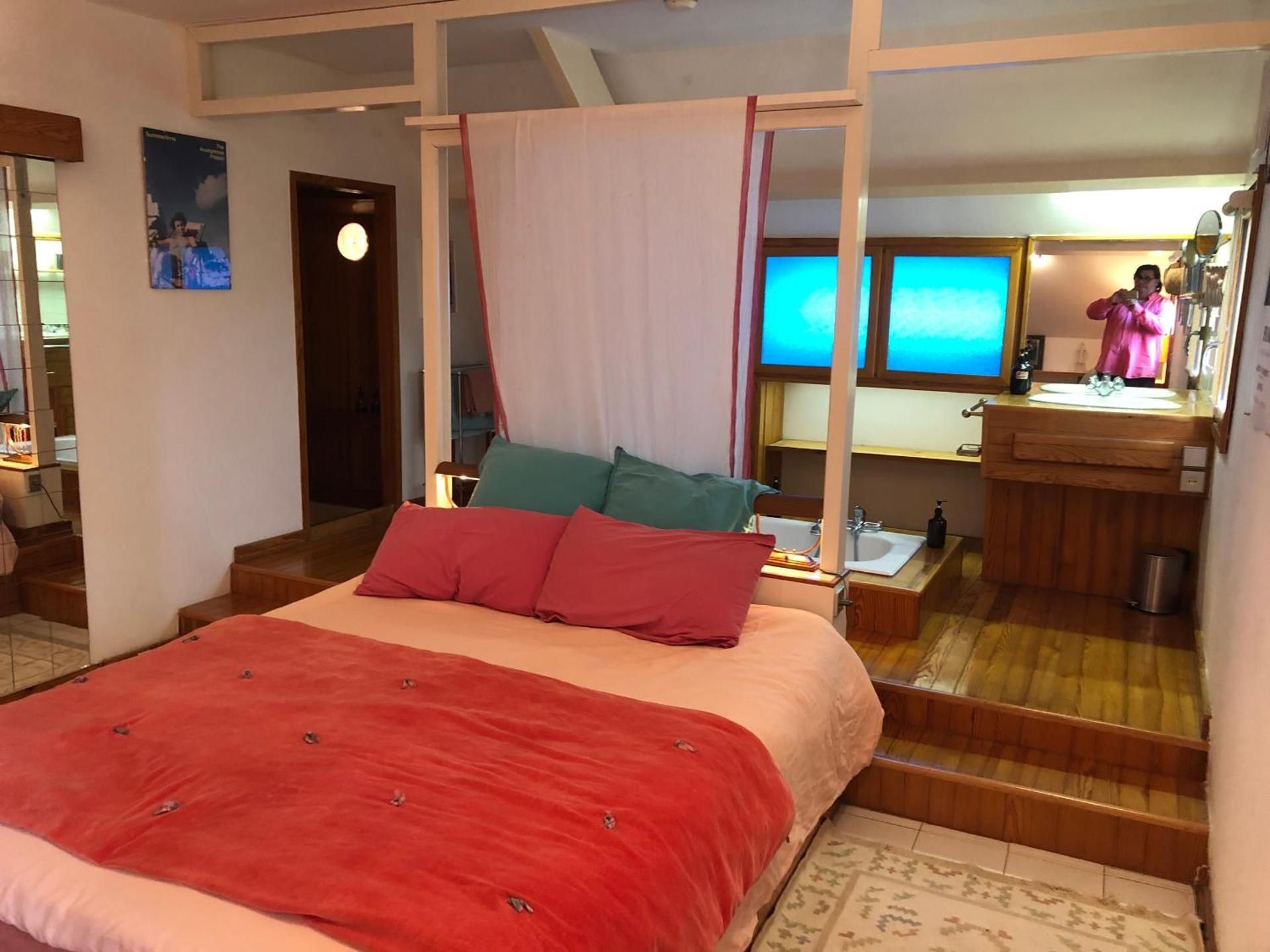 Deluxe Room (1 adult + 2 children)