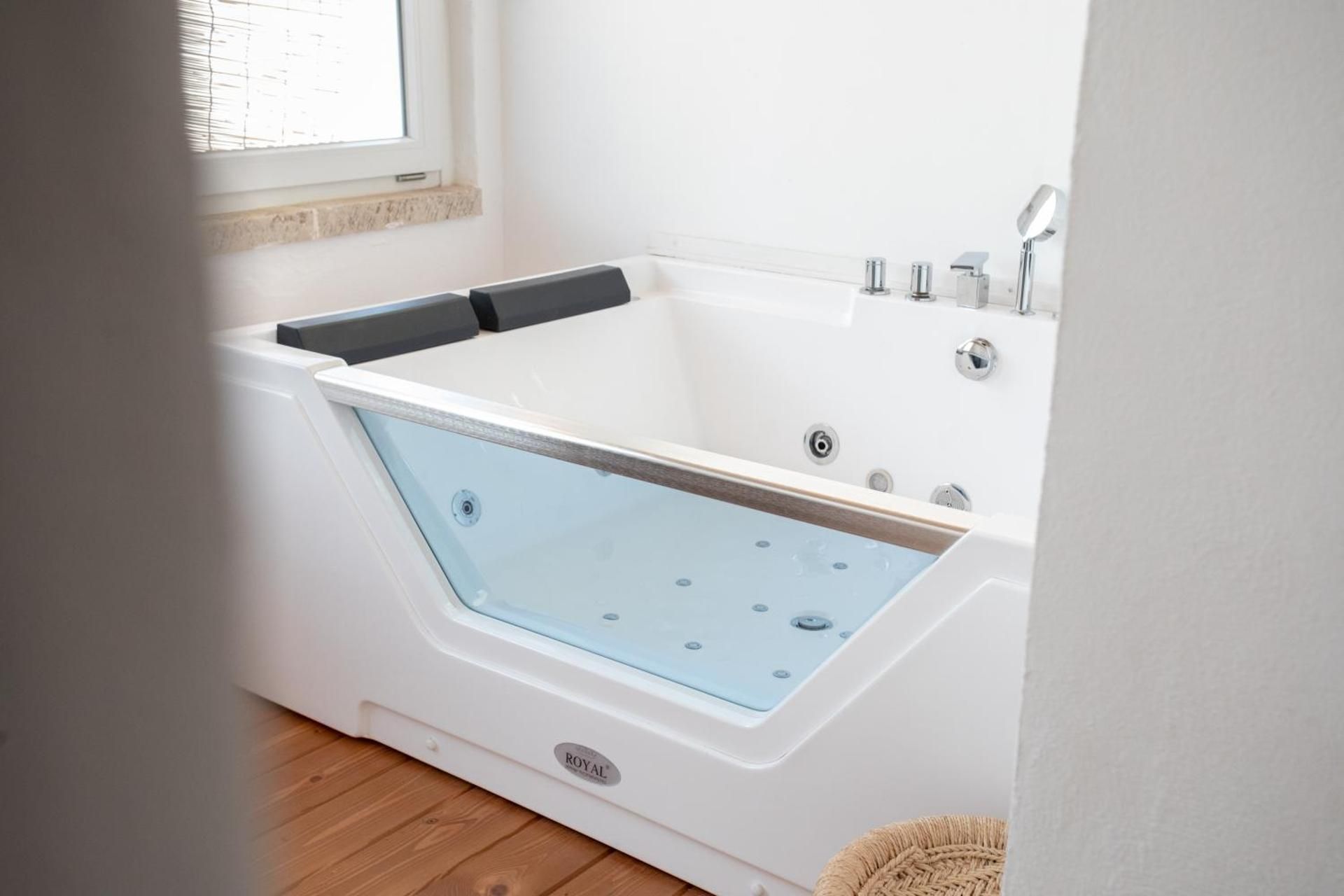 Queen Room with Spa Bath