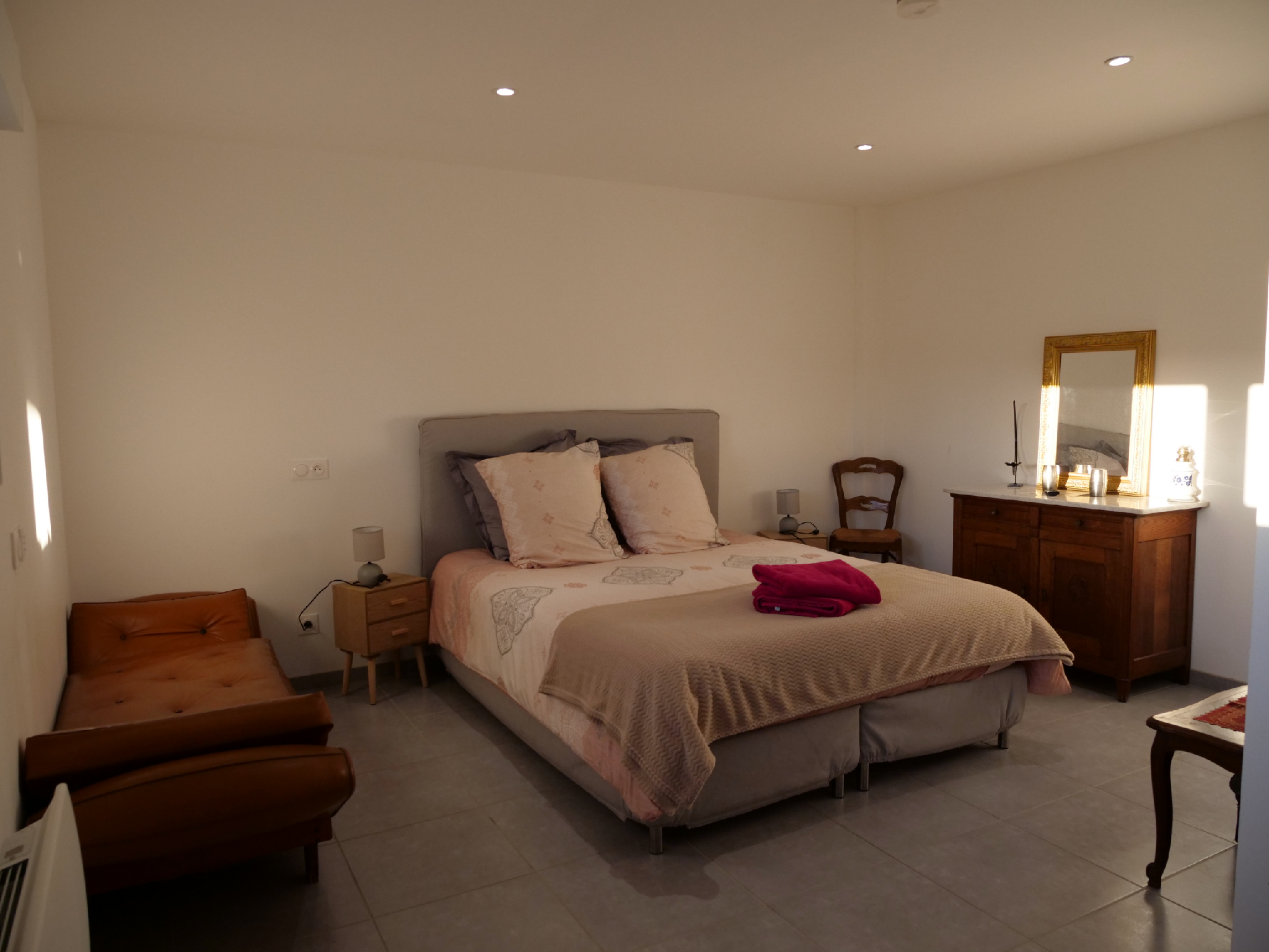 Chambre blanche-Double room-Deluxe-Ensuite with Shower-Countryside view