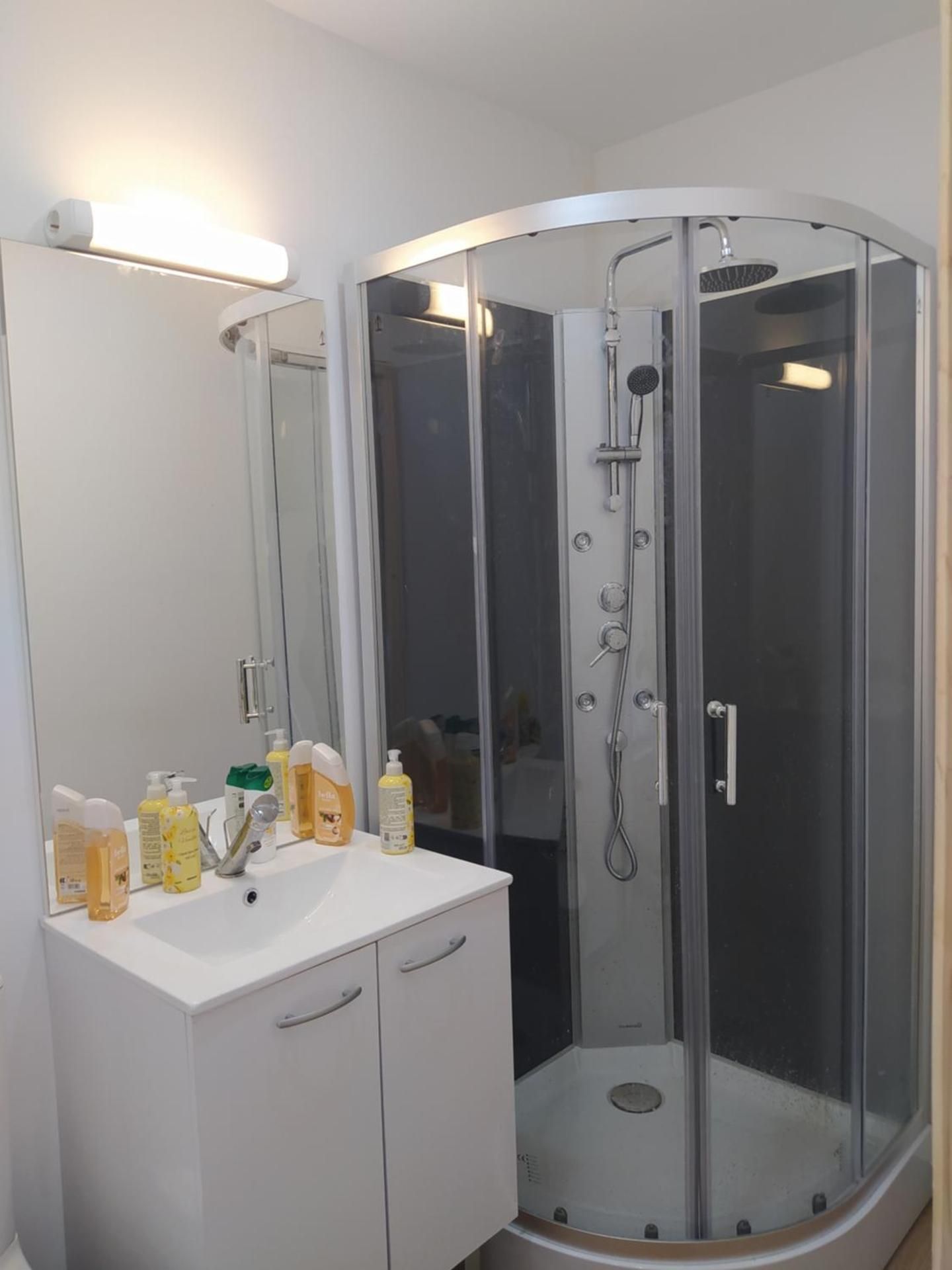 Deluxe Double Room (2 Adults + 1 Child)