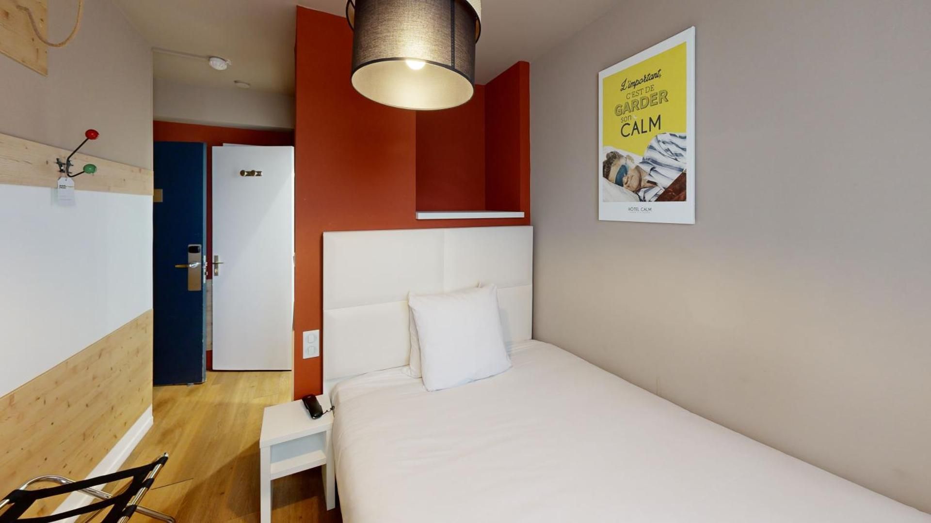 Pop Single Room with One Large Single Bed