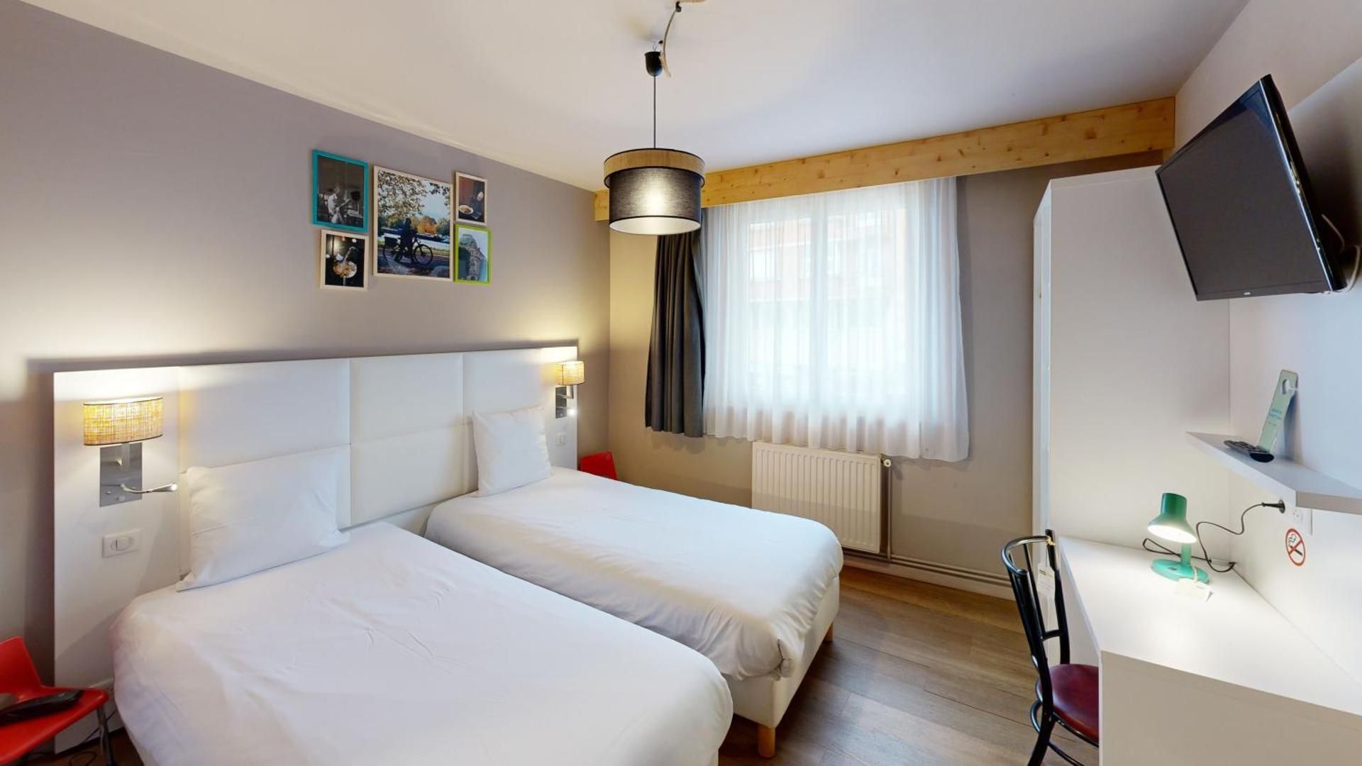 Pop Room with Two Single Beds (or King Bed)
