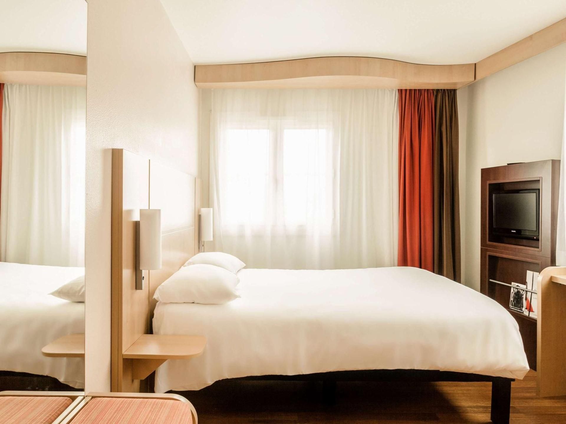 Standard Room with 1 Double Bed