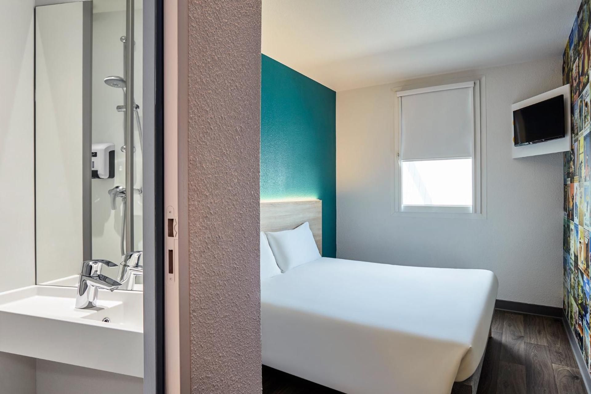 hotelF1 Dole Cabrio Room with Private Bathroom 2