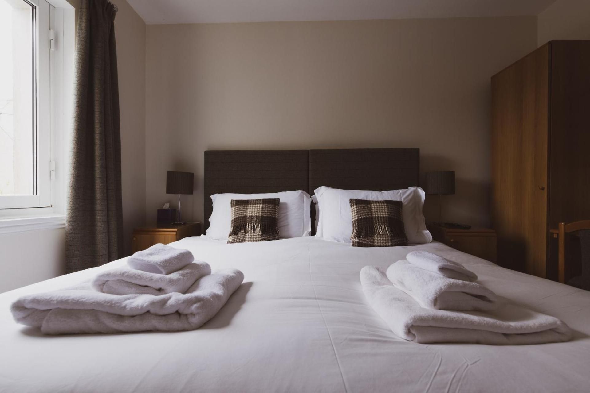 Scalloway Hotel Deluxe Double Room with Shower 2