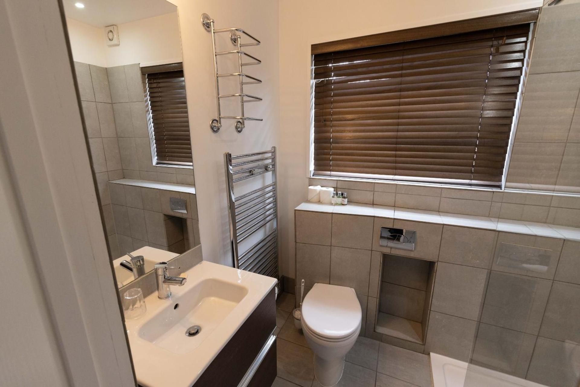 Scalloway Hotel Deluxe Double Room with Shower 3