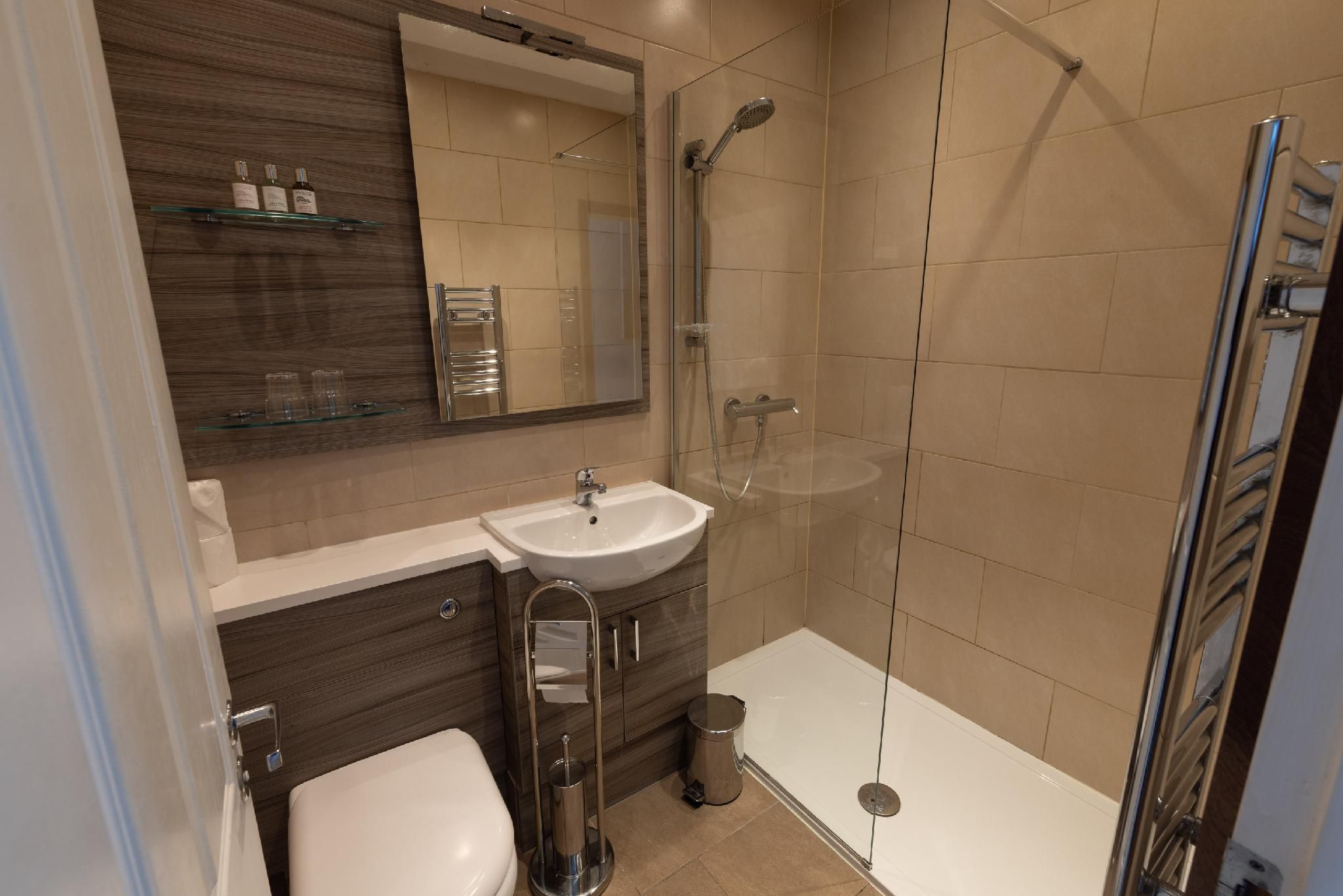 Scalloway Hotel Sea View-Suite-Ensuite with Shower 3