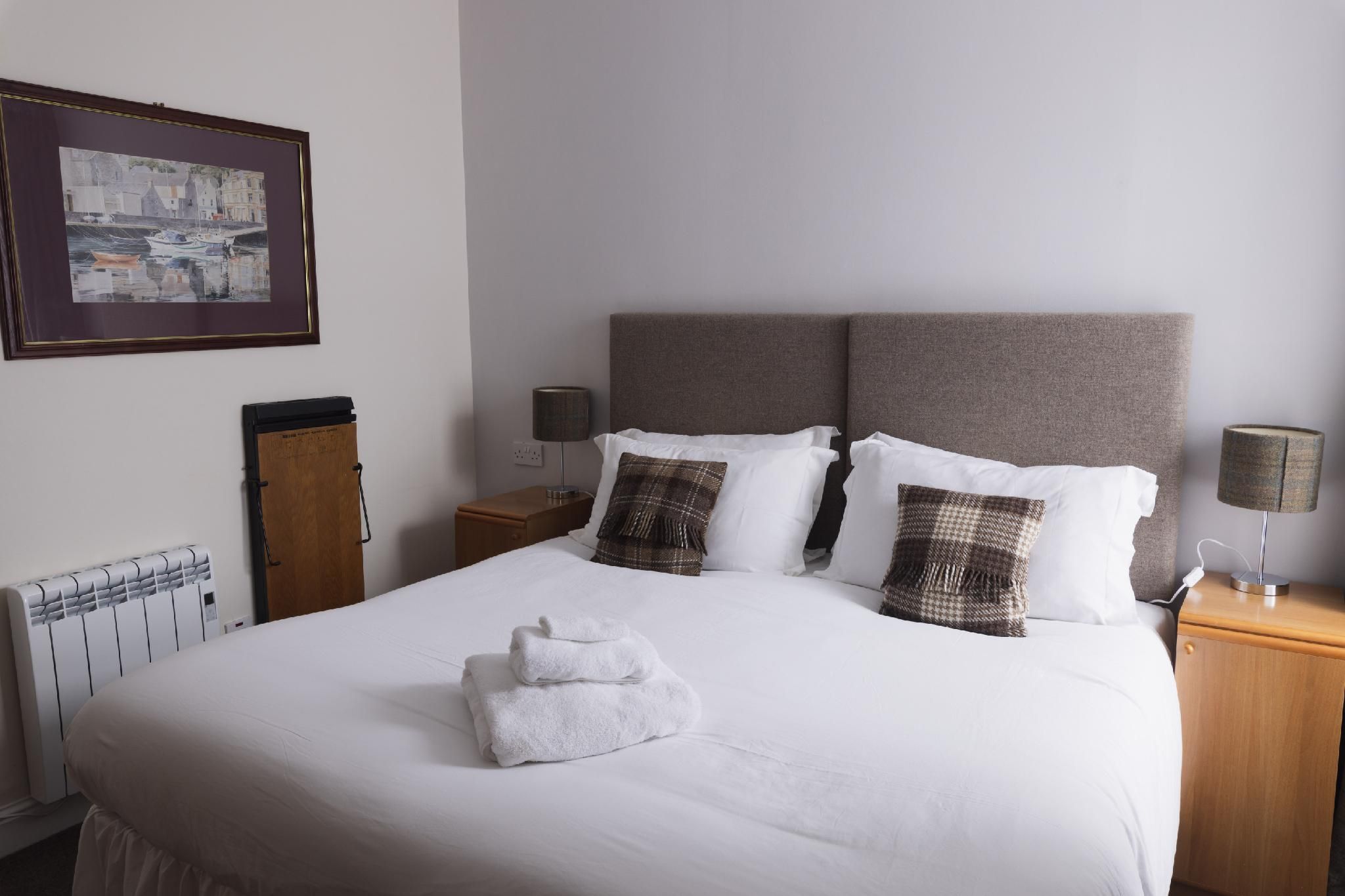 Double or Twin-Ensuite with Shower-Super King Bed