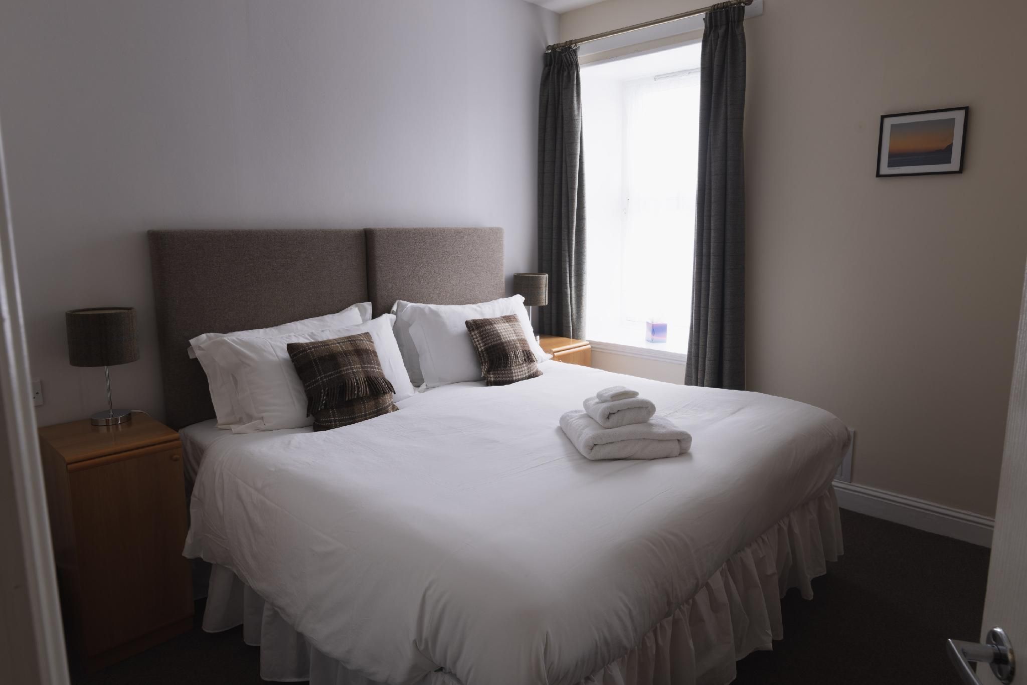 Double or Twin-Ensuite with Shower-Super King Bed