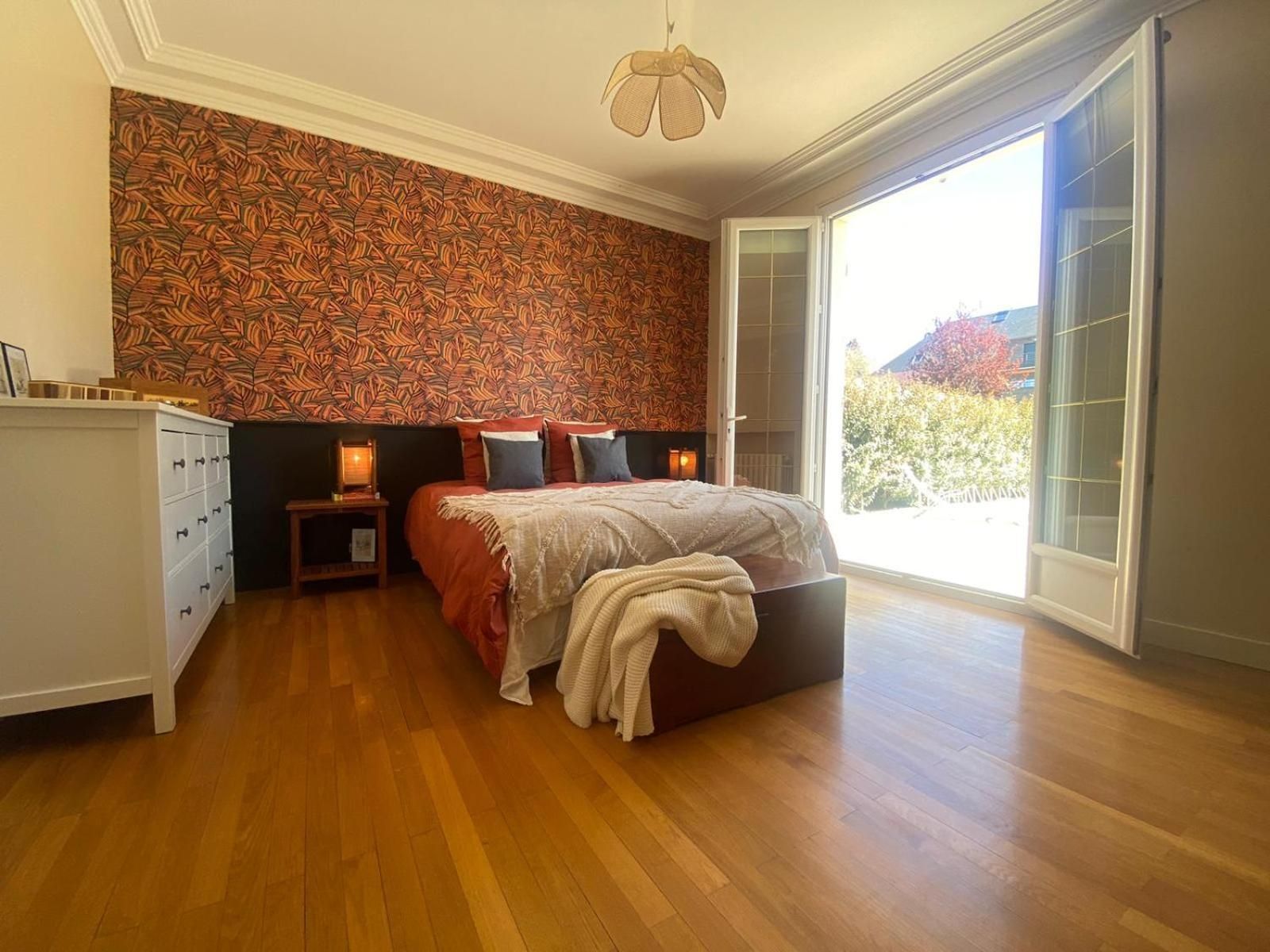Queen Room with Pool View