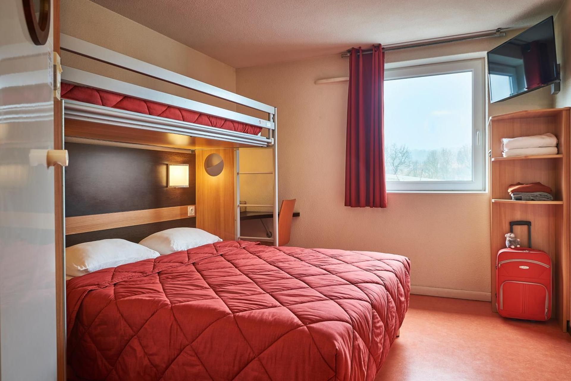 Triple Room (1 Double Bed + 1 Single Bed)