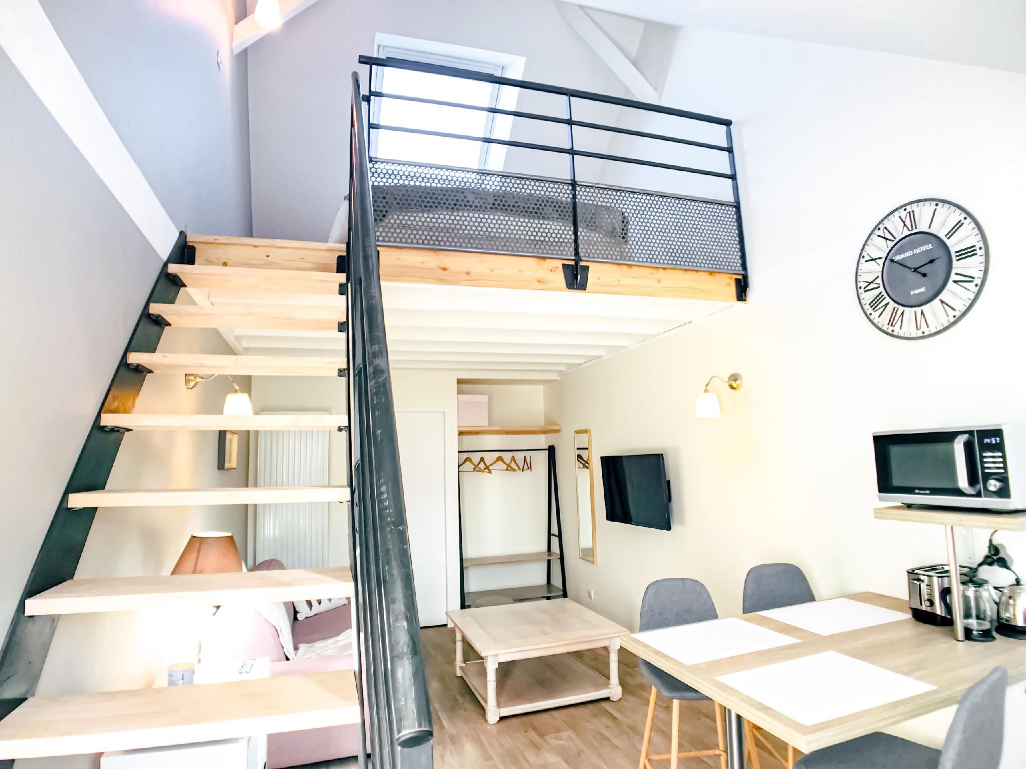 Charme-Loft-Family-Private Bathroom-Patio