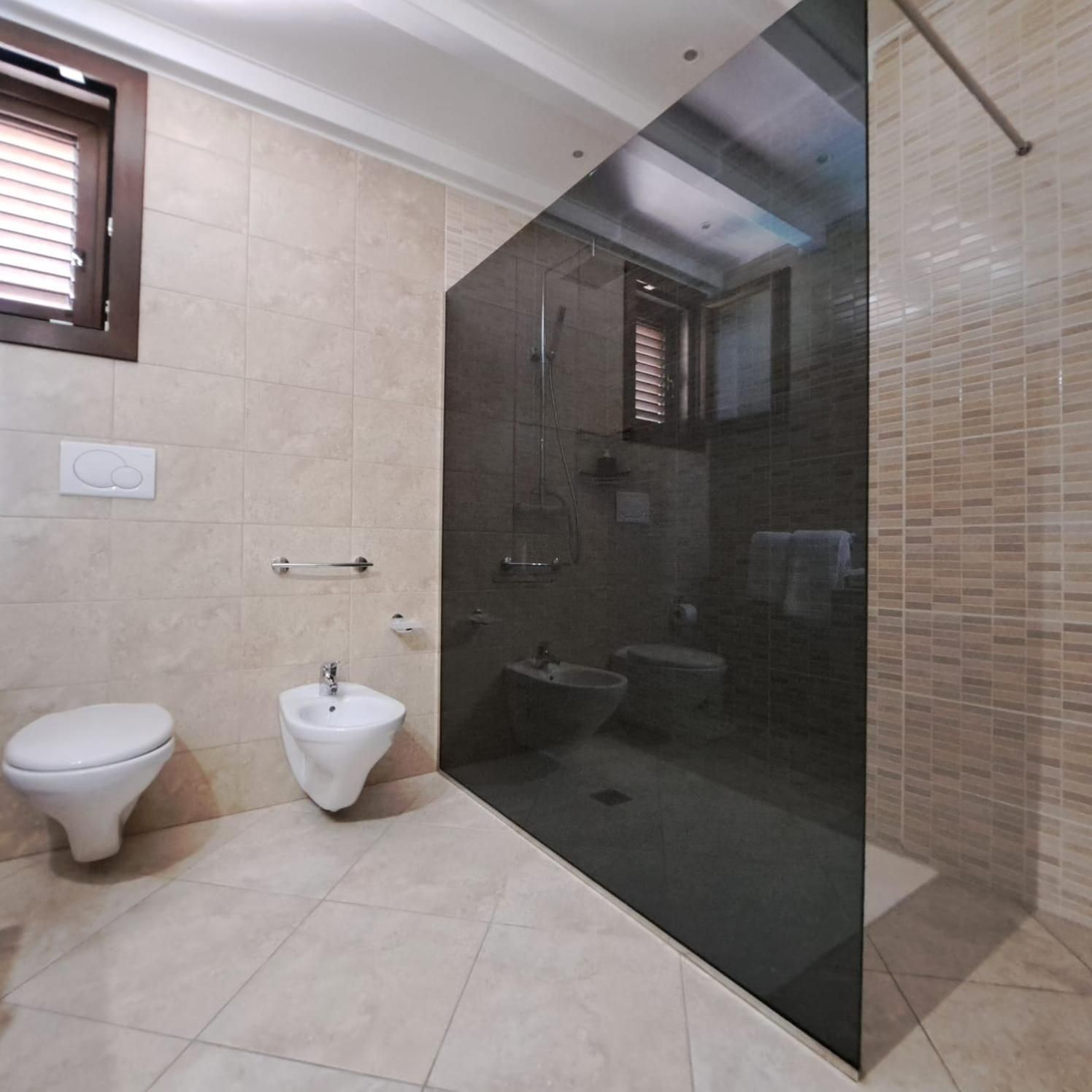 Deluxe Room (2 Adults + 1 Child)