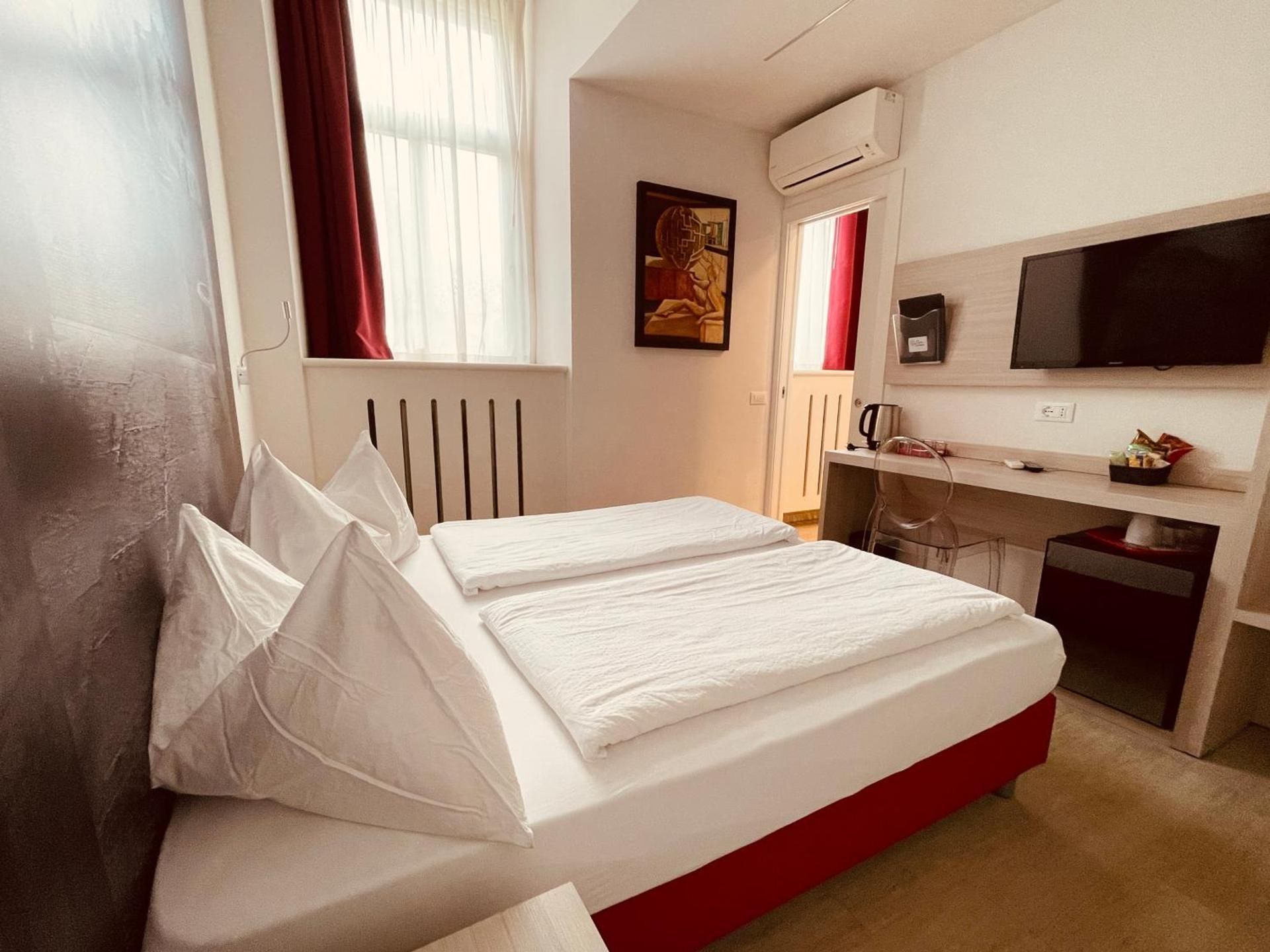 Double or Twin Room with Garden View