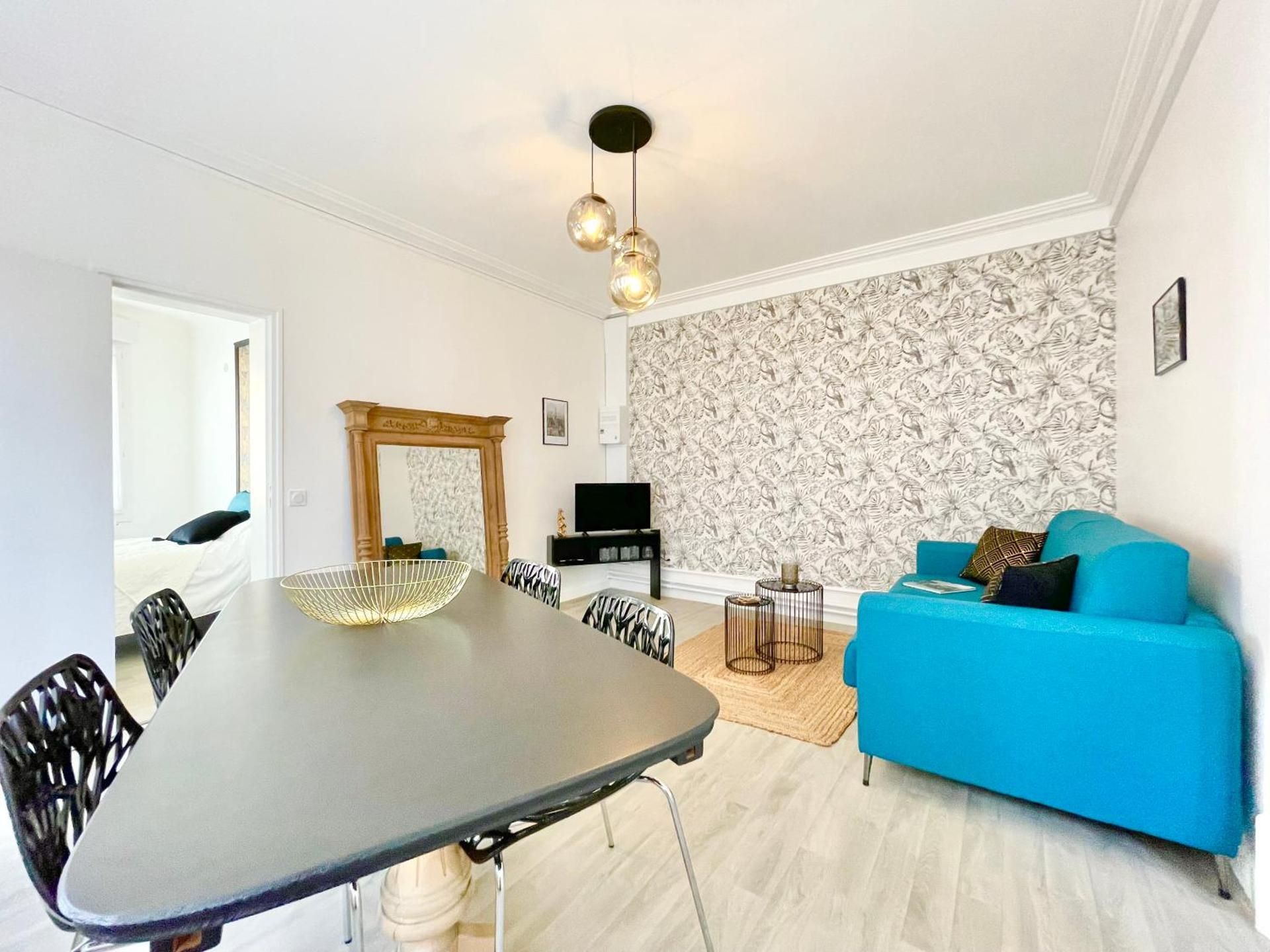 DELUXE APARTMENT