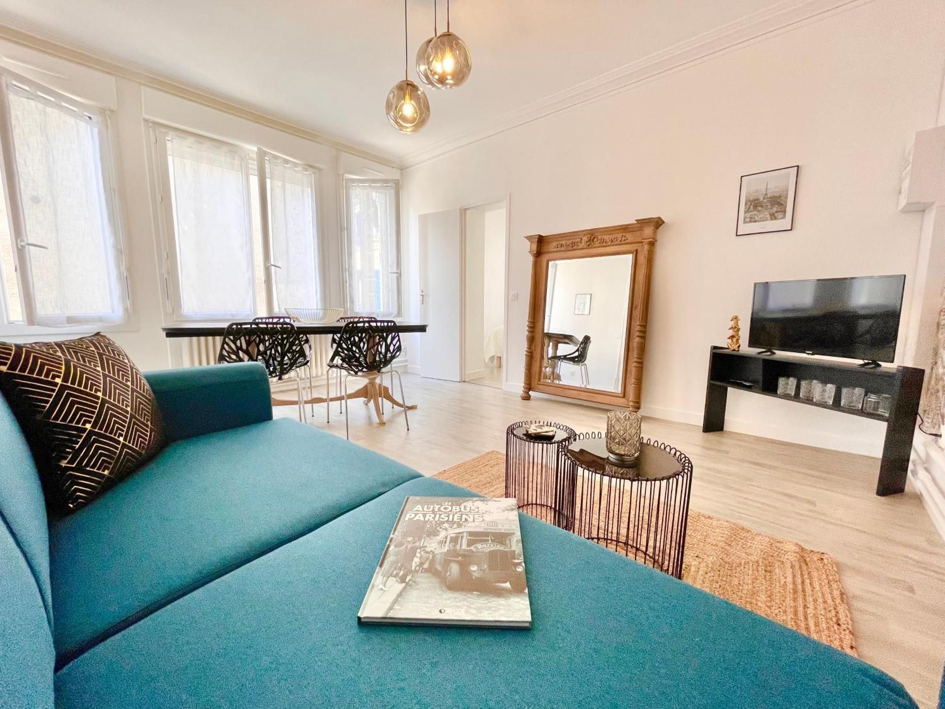 DELUXE APARTMENT