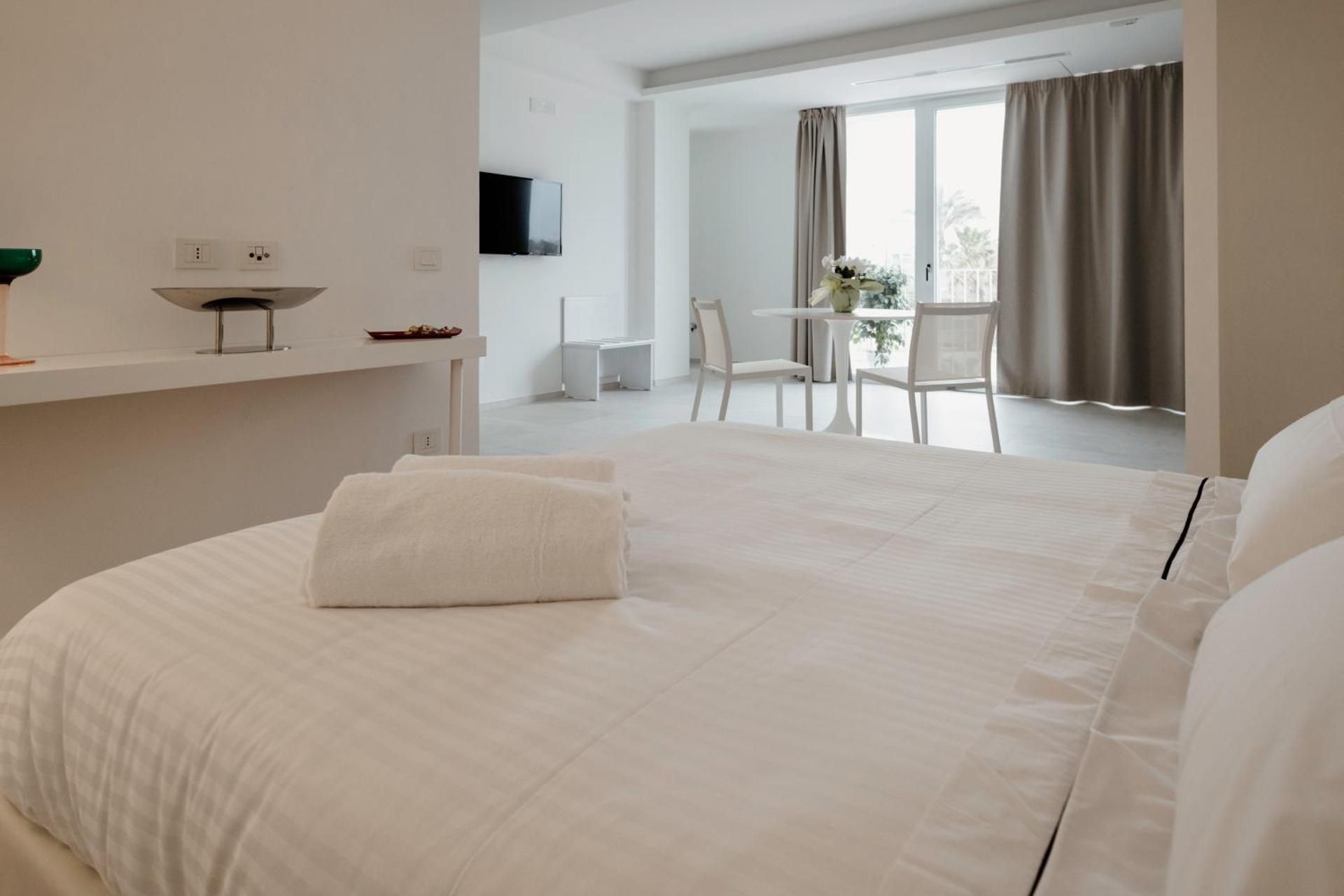 One-Bedroom Apartment - Sea Side