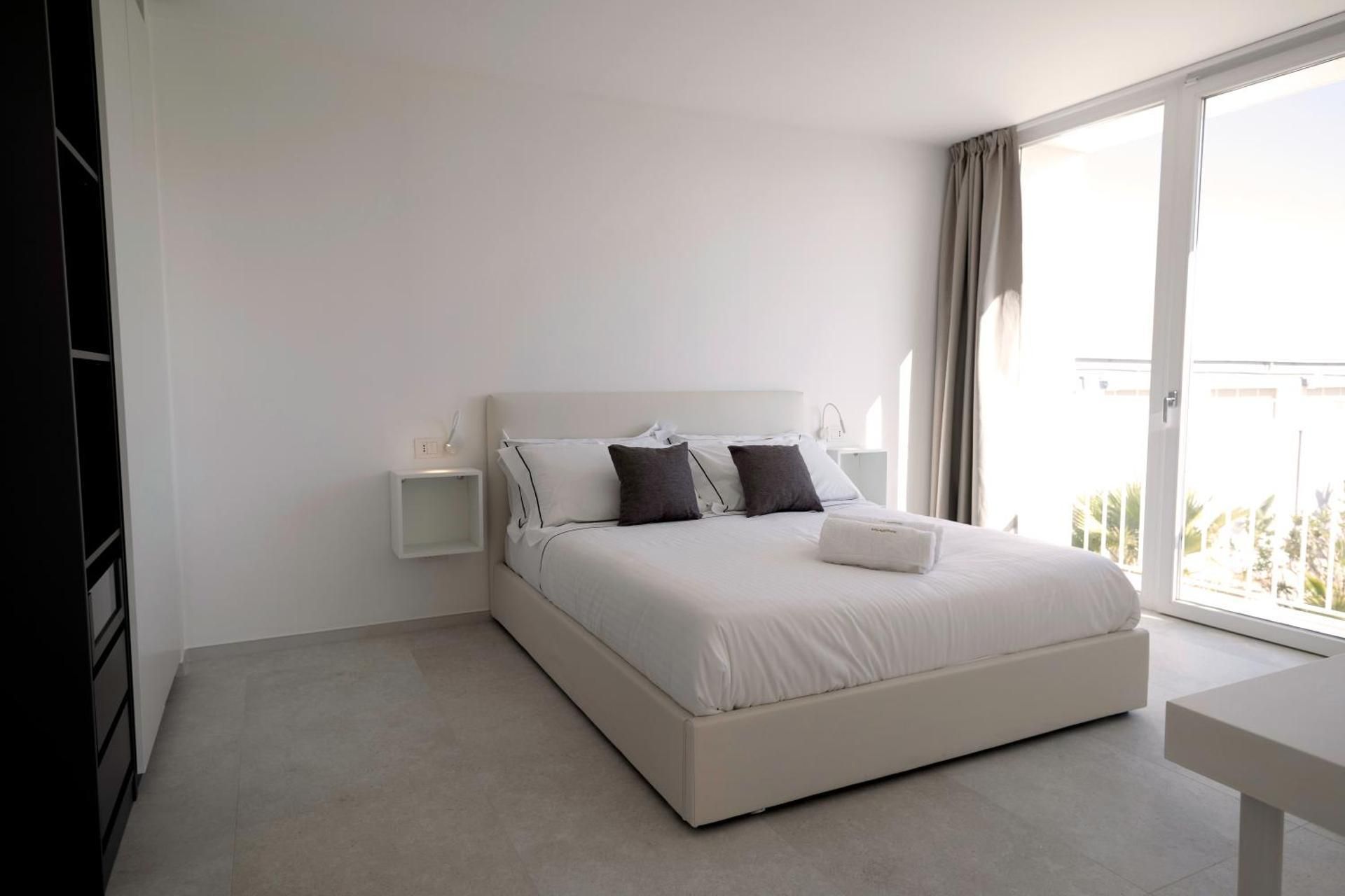 Two-Bedroom Deluxe Apartment with Balcony