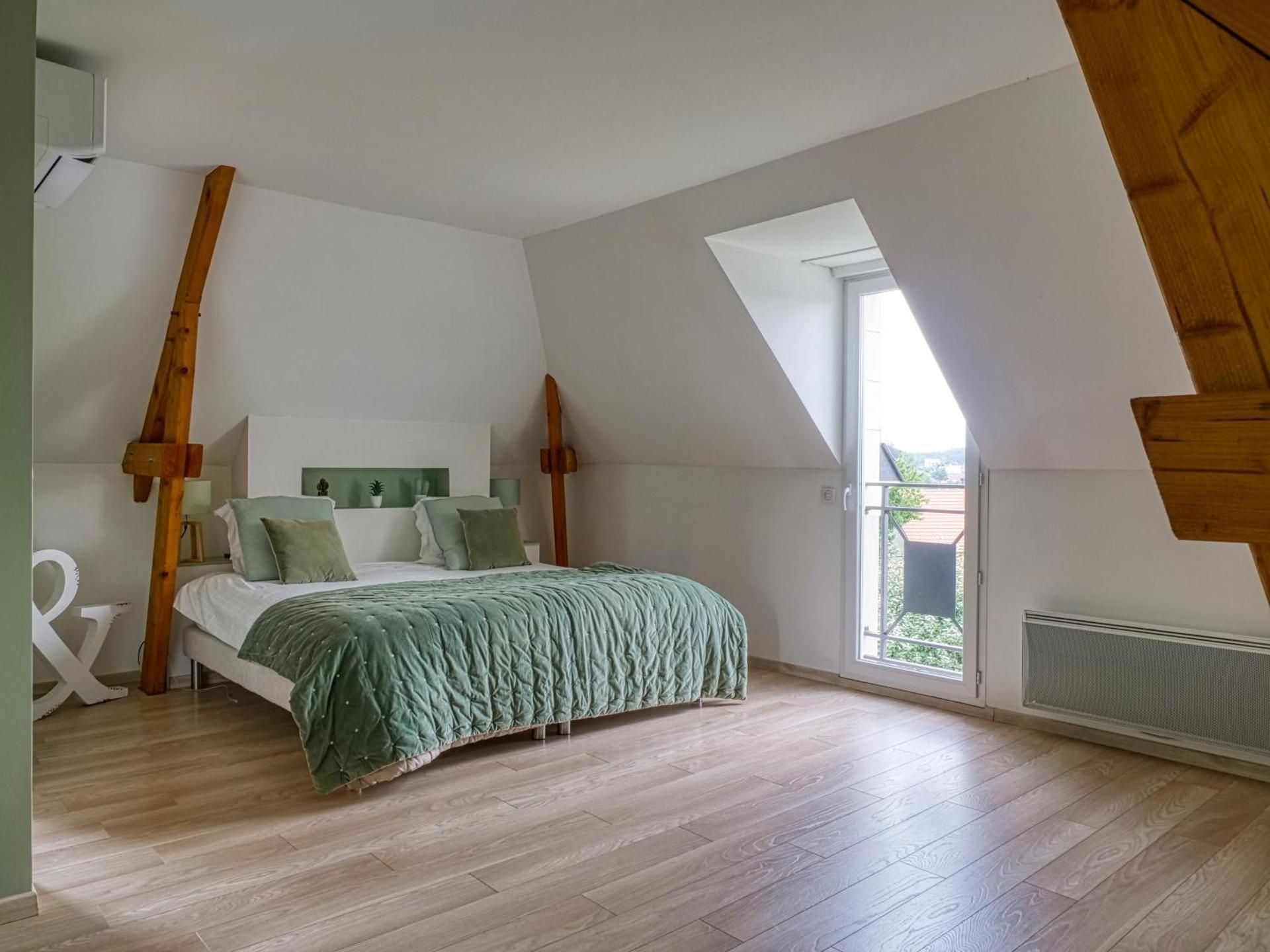 Deluxe King Suite