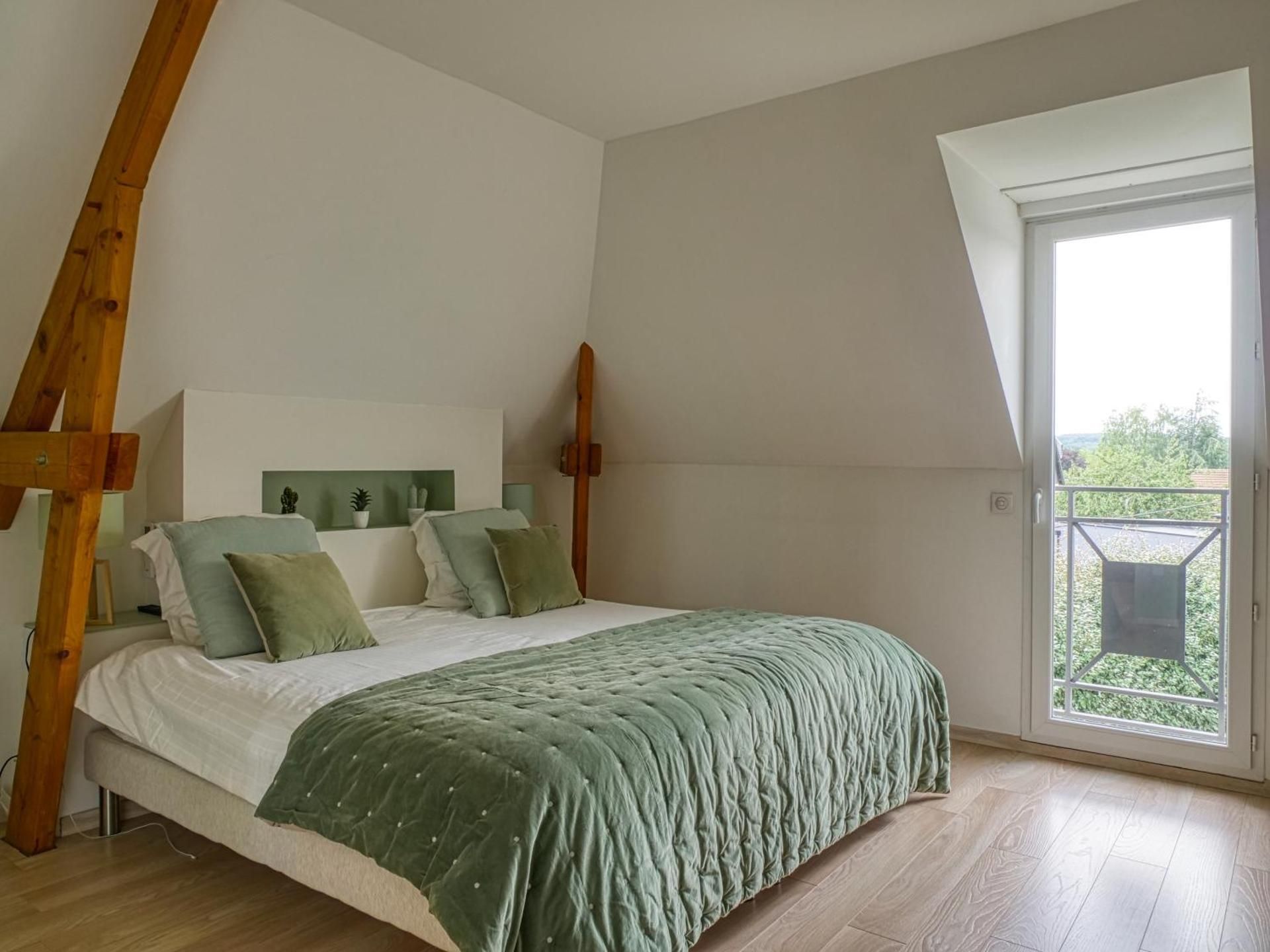 Deluxe King Suite
