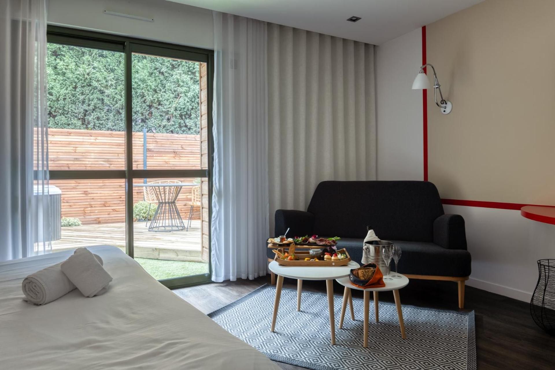 Chambre Double ou Lits Jumeaux avec jacuzzi privatif