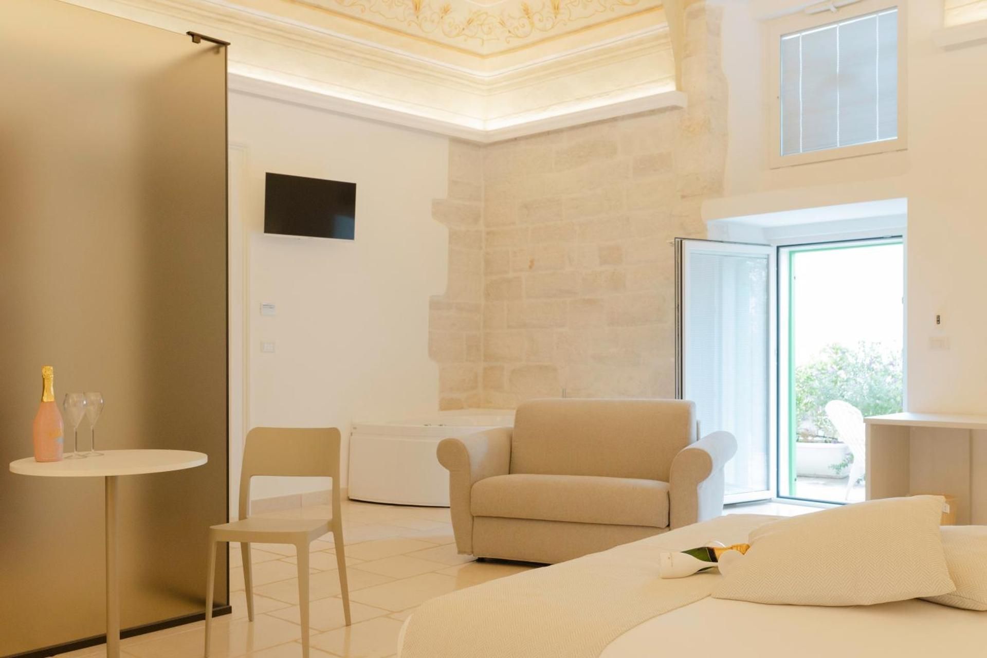 Queen Room with Spa Bath