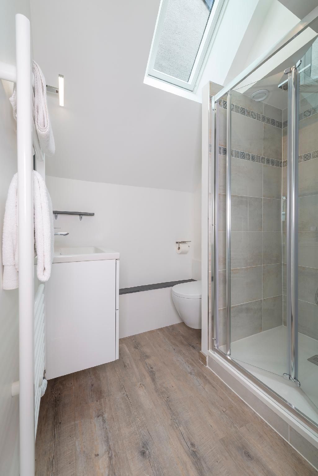 Apartment-Standard-Ensuite with Bath-City View