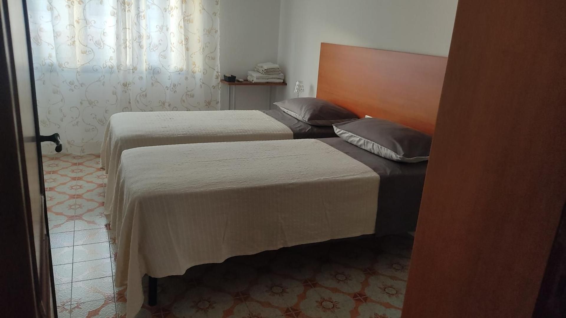 Twin Room with Shared Toilet